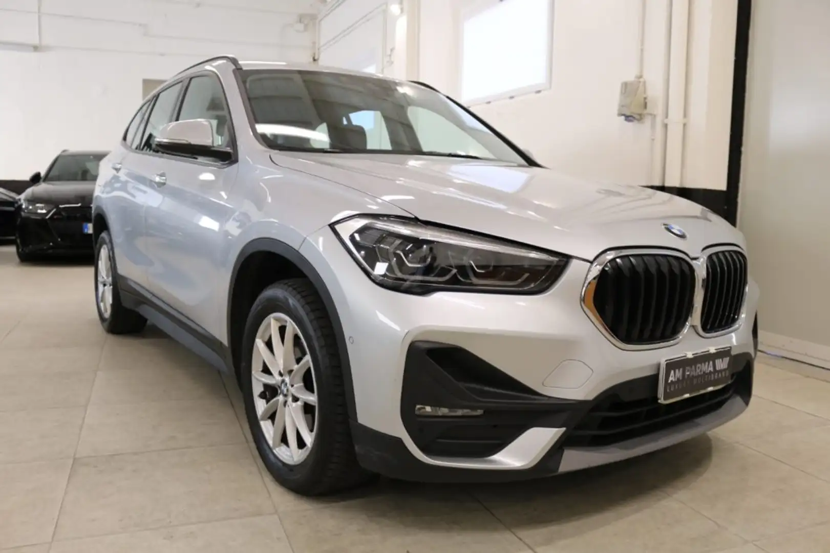 BMW X1 sDrive16d Advantage KM CERTIFICATI Grijs - 1