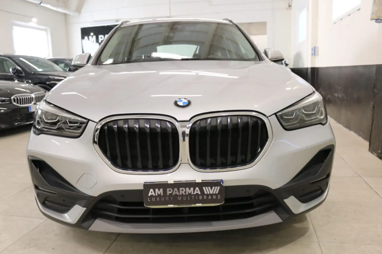 BMW X1 sDrive16d Advantage KM CERTIFICATI Grijs - 2
