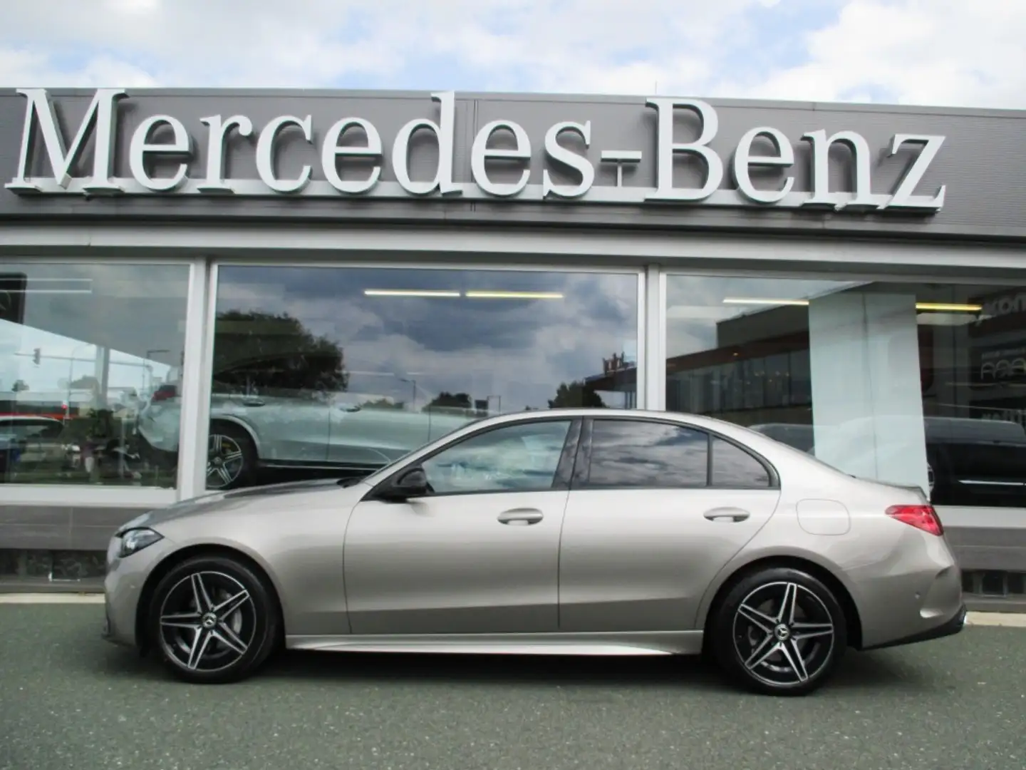 Mercedes-Benz C 300 de 4MATIC AMG Night FAP Distr MBUX Navi Plateado - 2