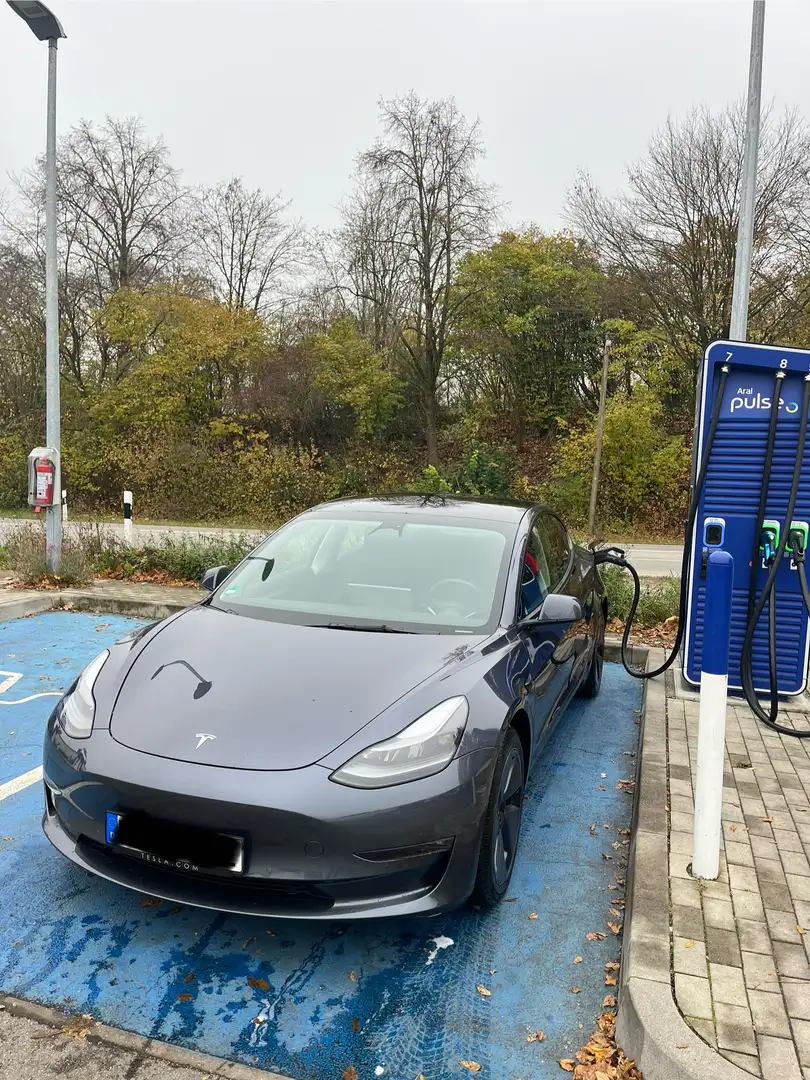 Tesla Model 3 Tesla Model 3 Lr. unfallfrei - 8fach bereift - 1