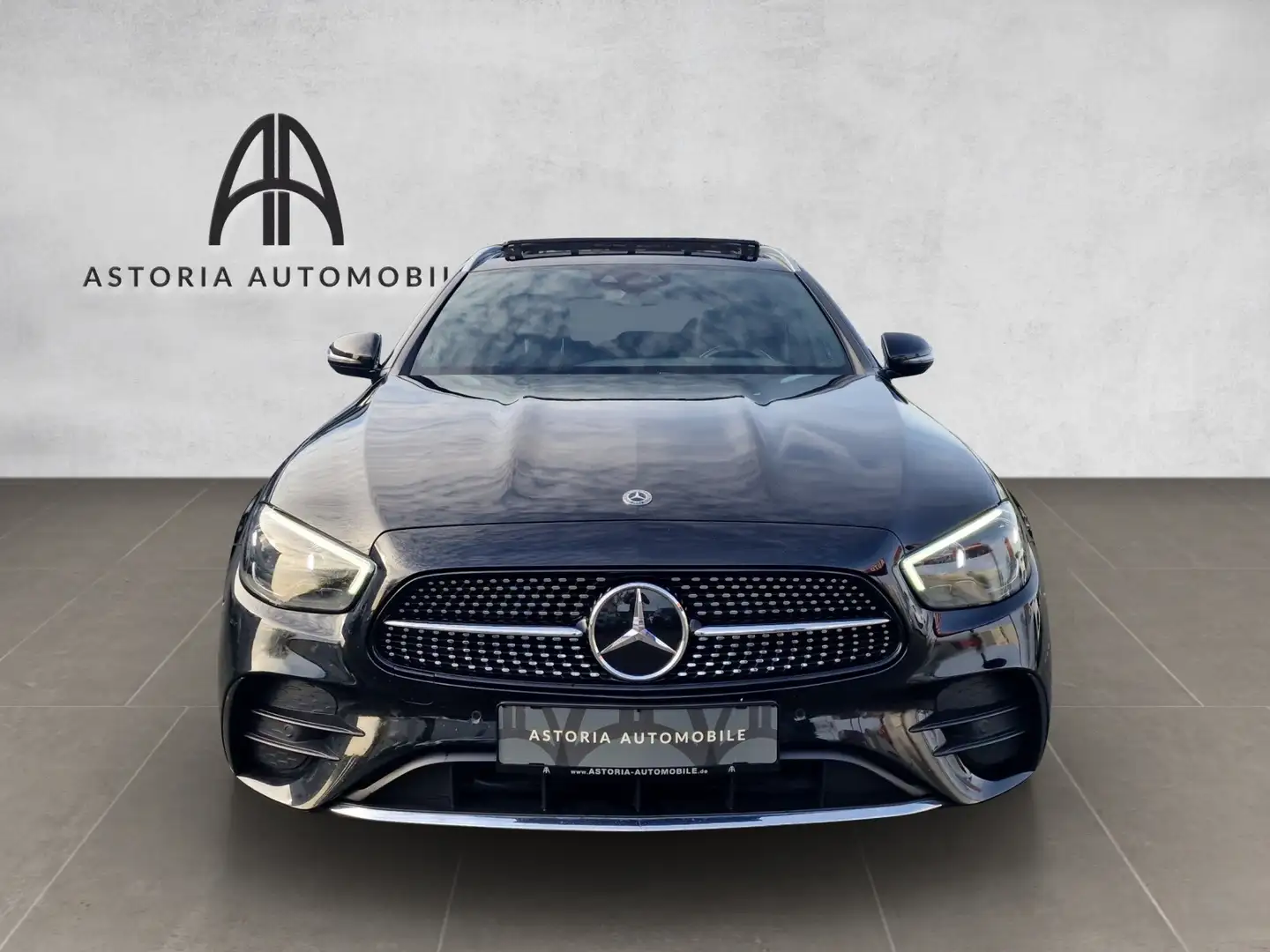 Mercedes-Benz E 300 de AMG-Line HuD Multibeam Pano Keyless Zwart - 2