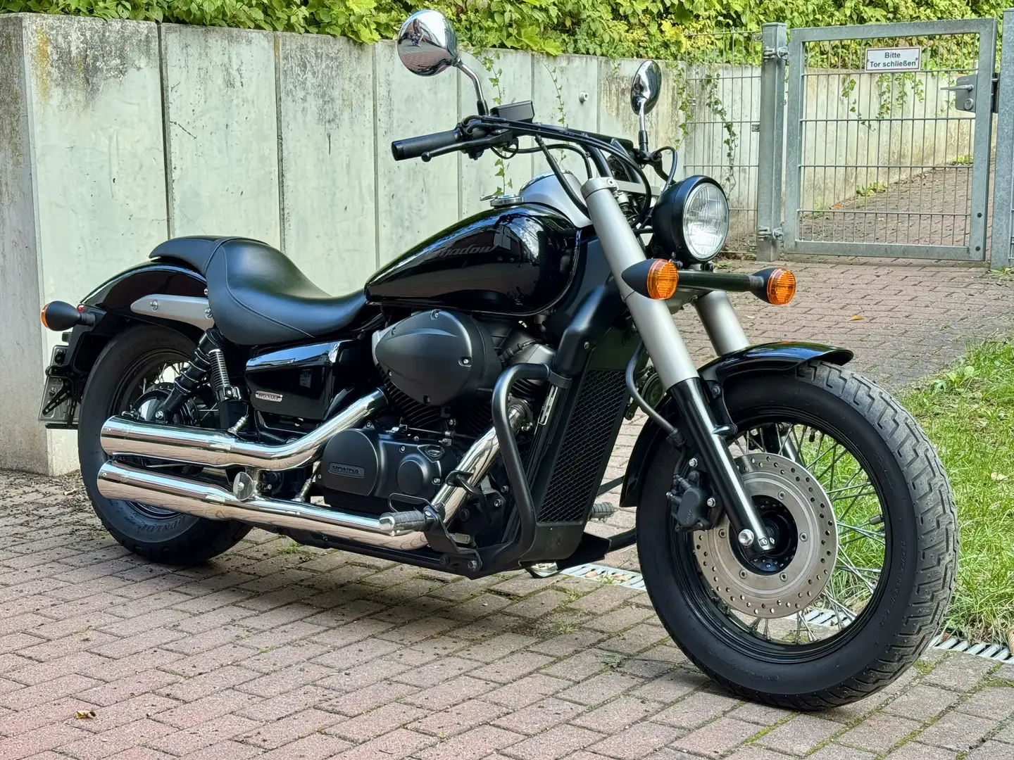 Honda VT 750 Black Shadow - 1