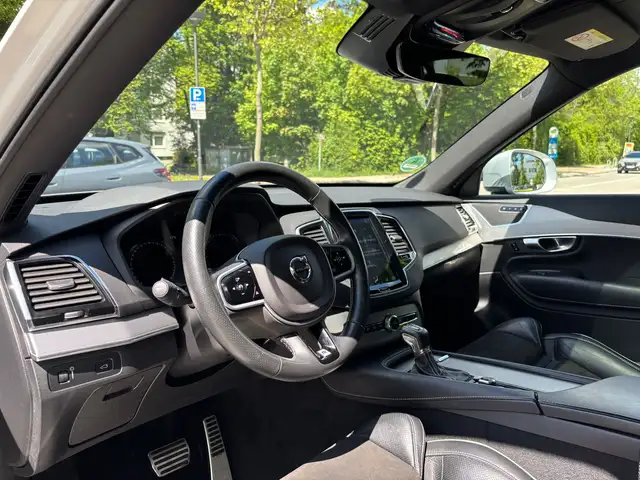 Volvo XC90 view 12