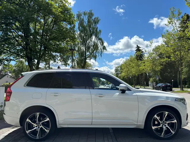 Volvo XC90 view 6