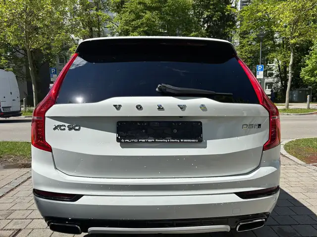 Volvo XC90 view 4