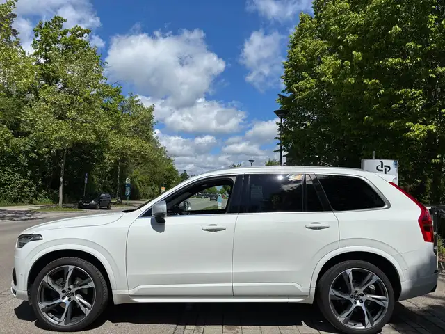 Volvo XC90 view 2