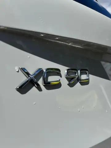 Volvo XC90 view 9