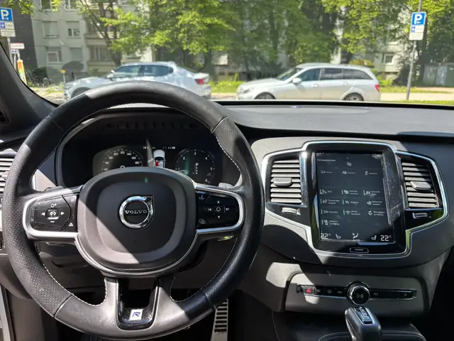 Volvo XC90 view 14