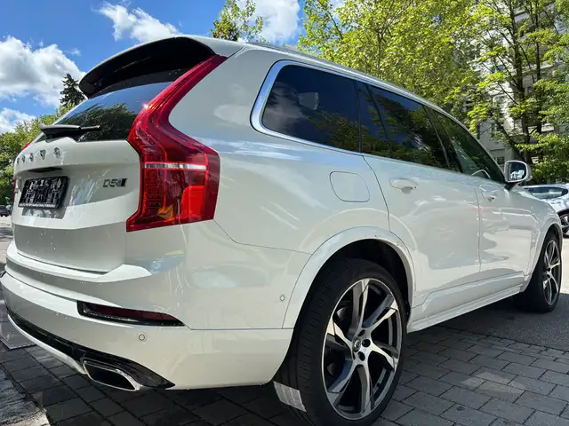 Volvo XC90 view 5