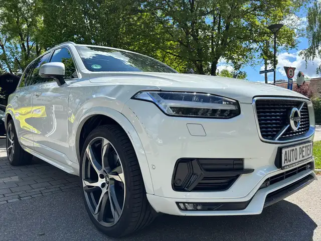 Volvo XC90 view 7