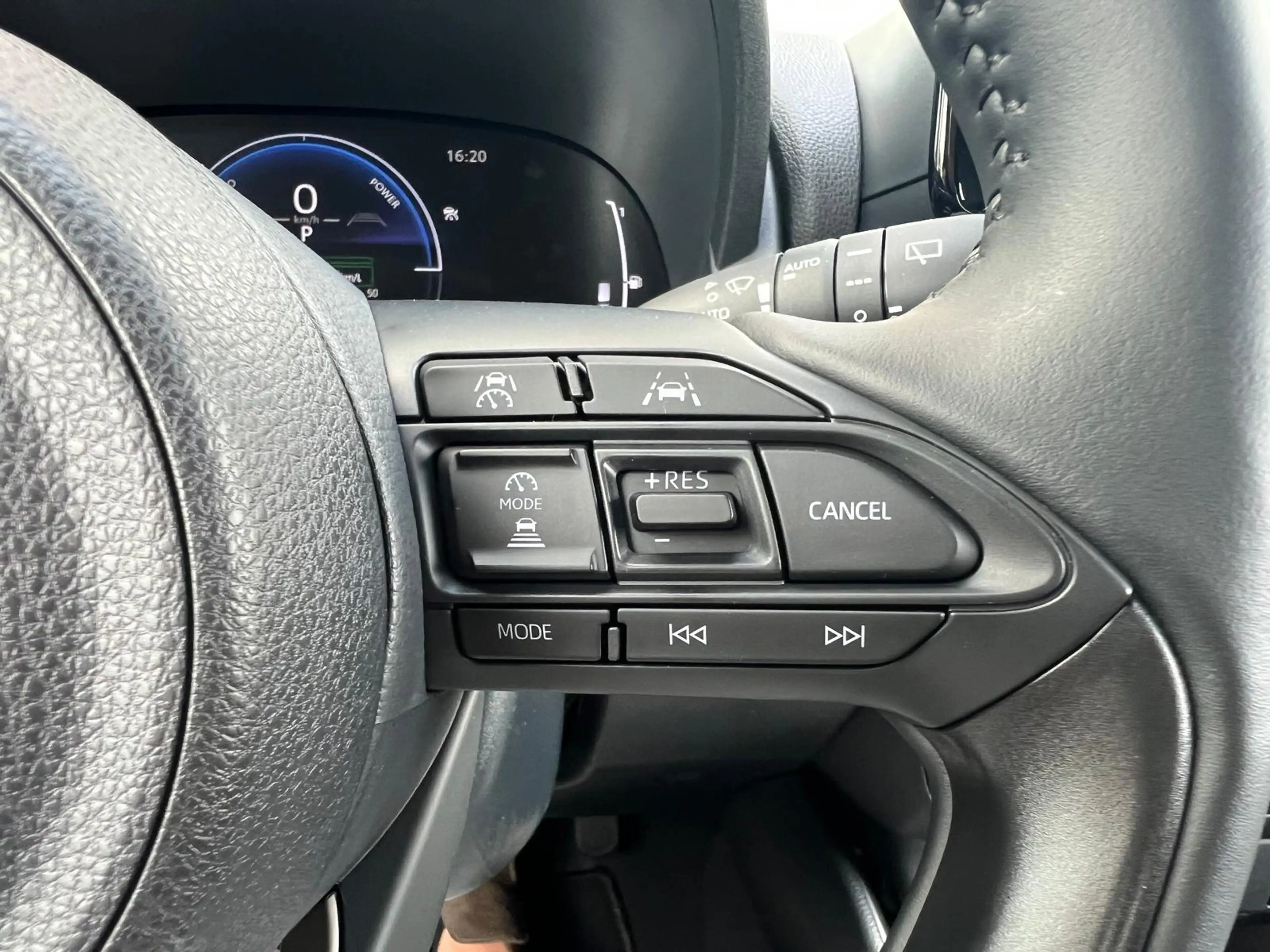 Mazda 2 Hybrid 1.5 Homura AUTOMAAT | HYBDRIDE | 916km | bi — photo 33