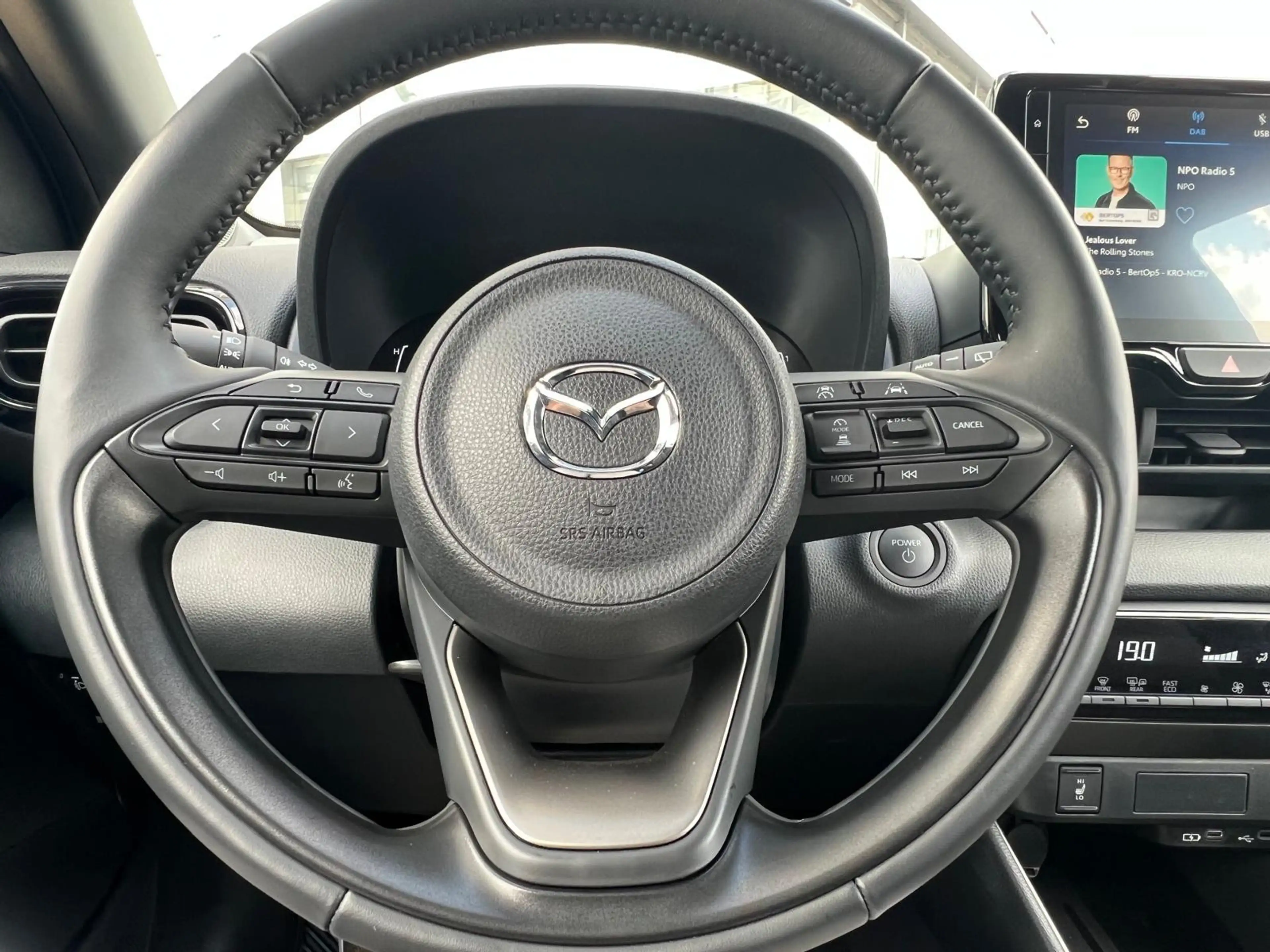 Mazda 2 Hybrid 1.5 Homura AUTOMAAT | HYBDRIDE | 916km | bi — photo 34