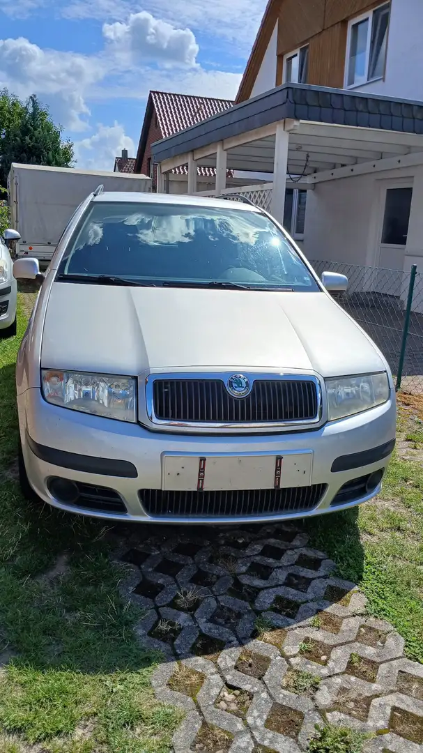 Skoda Fabia 1.4 16V Combi Classic Gris - 1