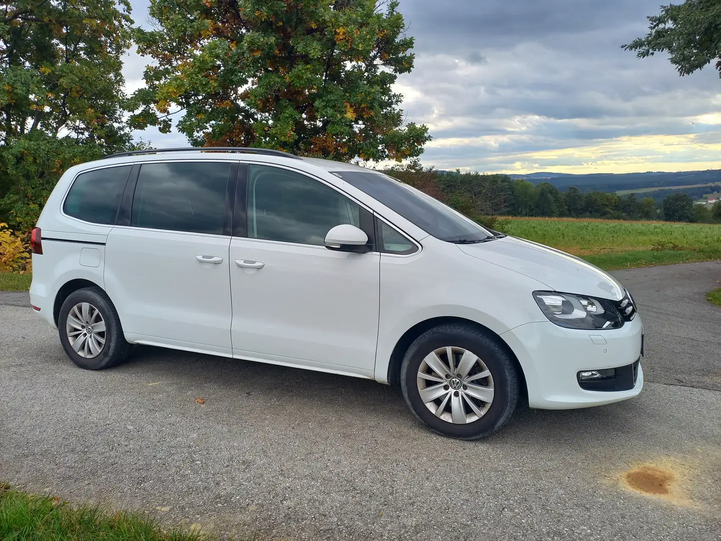 Volkswagen Sharan Sharan Business BMT SCR 2,0 TDI Weiß - 2