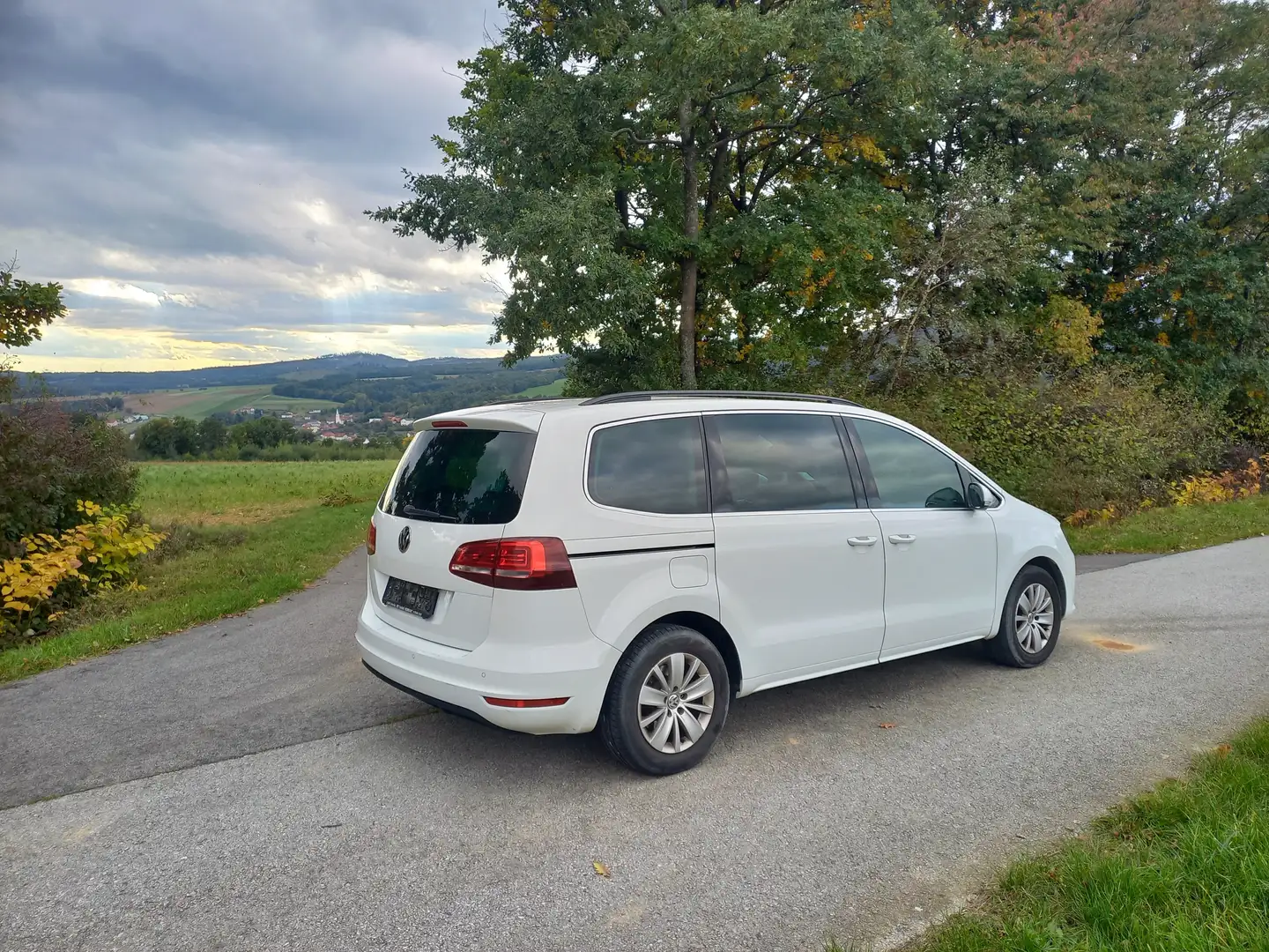 Volkswagen Sharan Sharan Business BMT SCR 2,0 TDI Weiß - 1