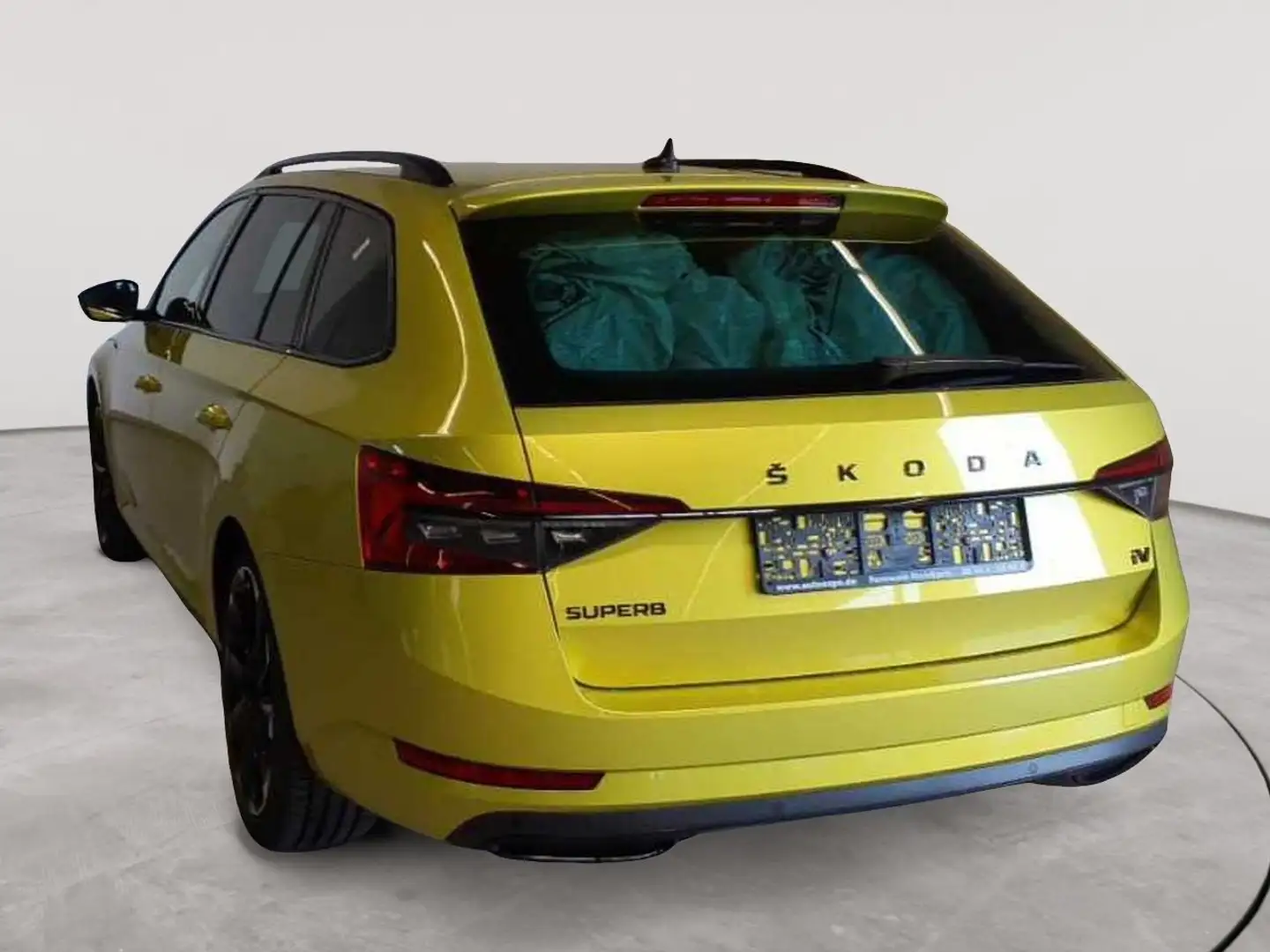 Skoda Superb Superb Combi iV Sportline AHK STH KAM Gold - 2