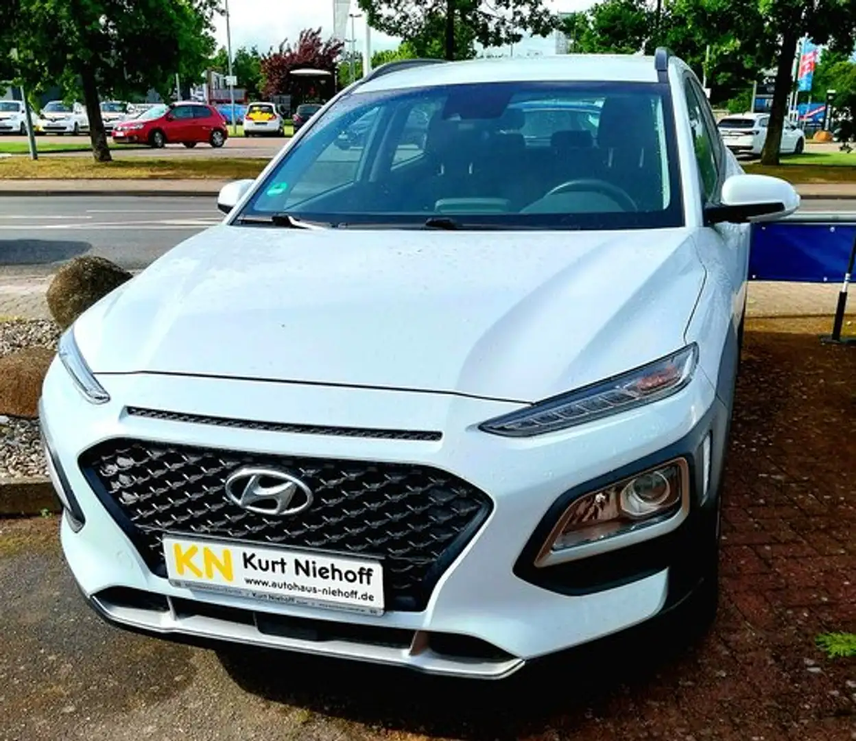 Hyundai KONA 1,0 , AHK + Klima + Radio Weiß - 1