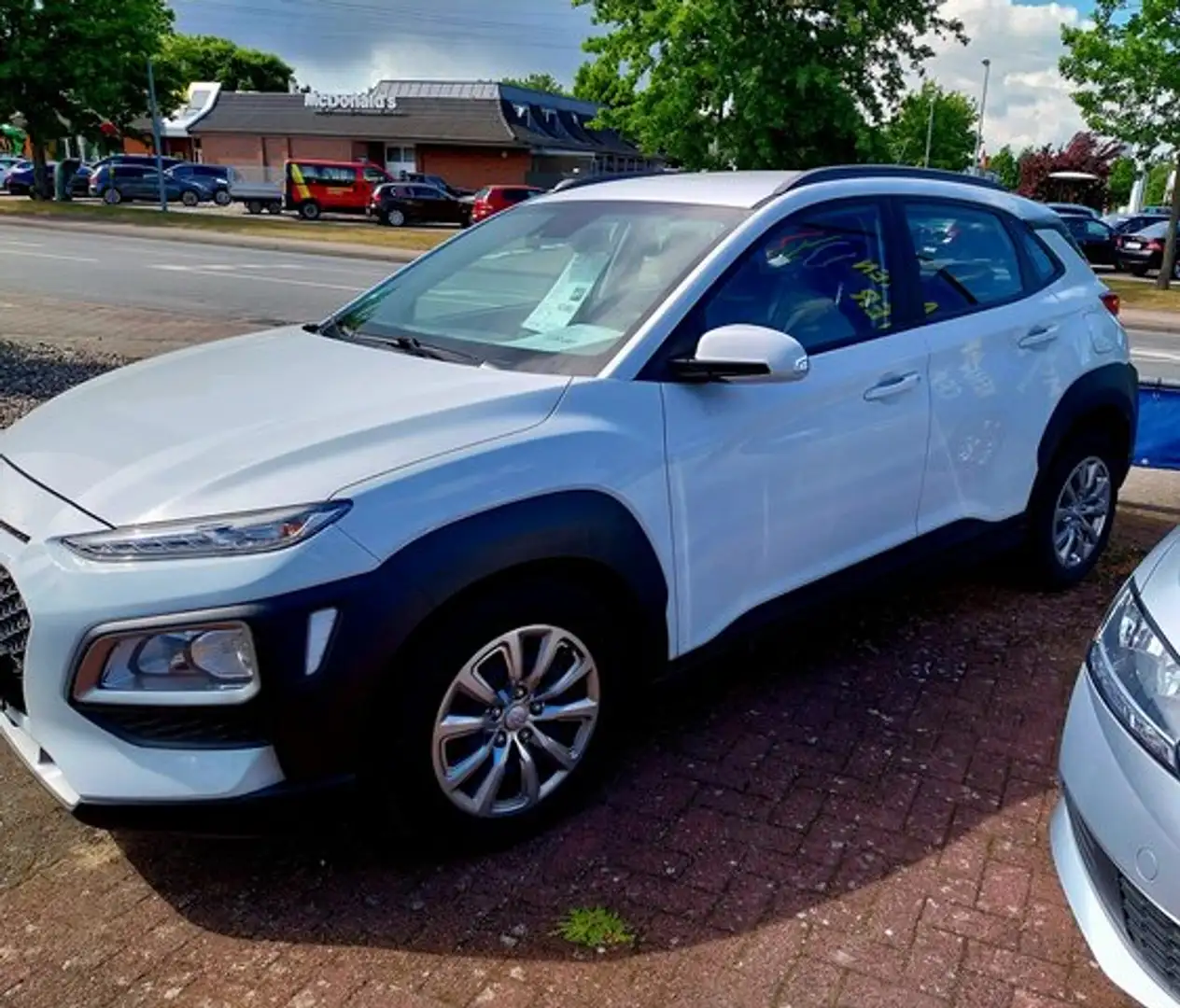 Hyundai KONA 1,0 , AHK + Klima + Radio Weiß - 2