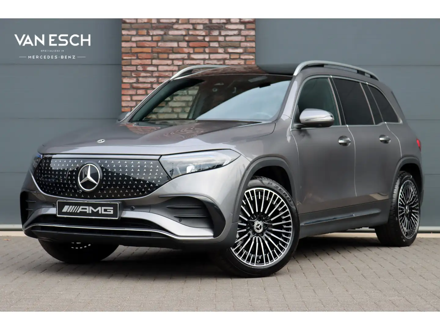 Mercedes-Benz EQB 300 4MATIC AMG Line 71 kWh | Facelift | Panoramadak | Grijs - 1