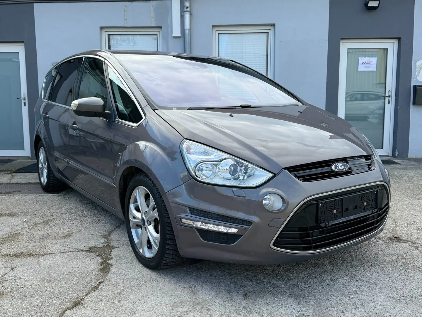 Ford S-Max Titanium Vollausstattung Braun - 1