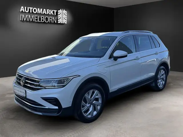 Volkswagen Tiguan view 4