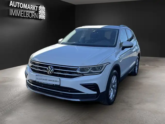 Volkswagen Tiguan view 3