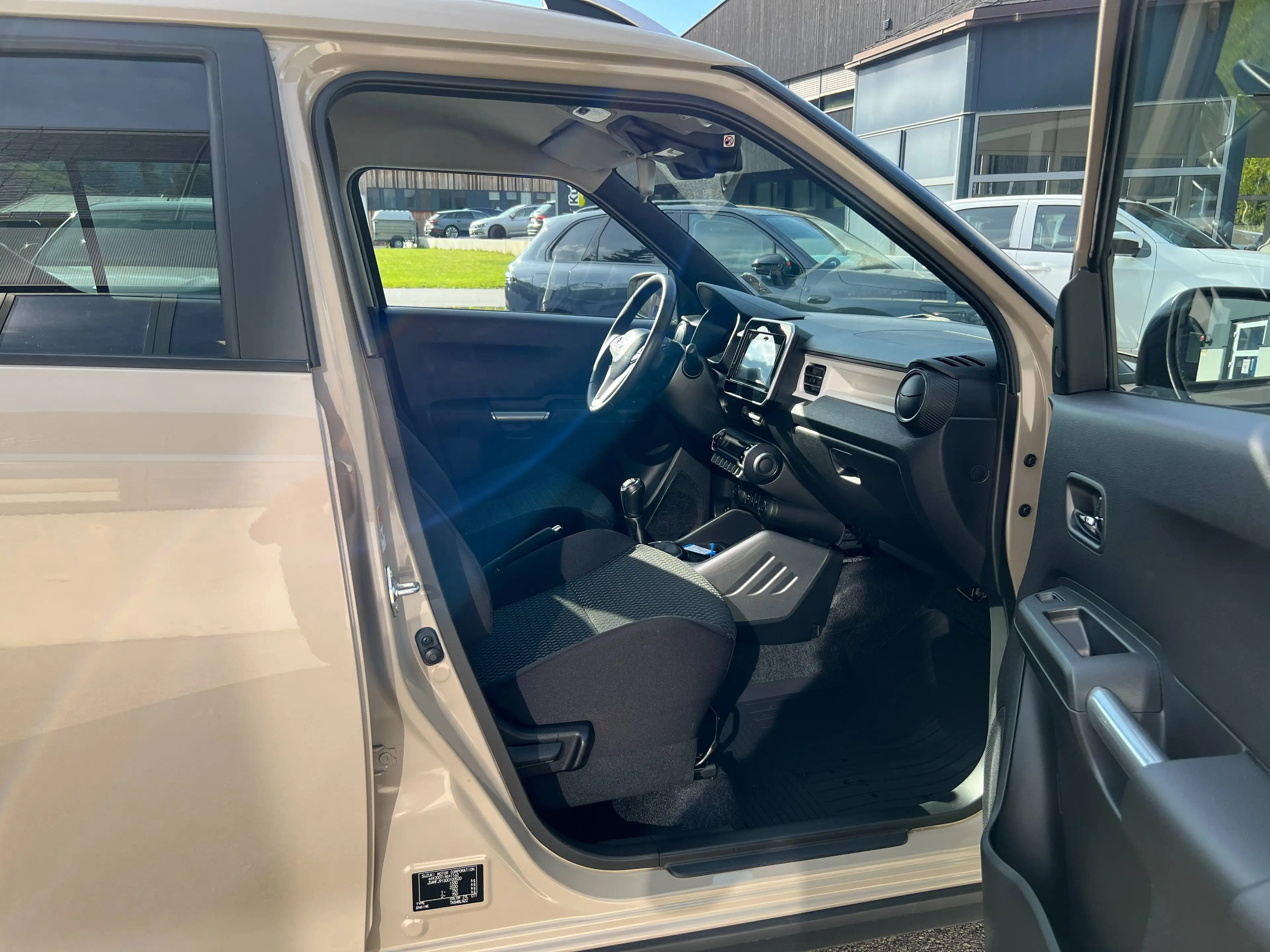 Suzuki Ignis Ignis 1,2 Dualjet Hybrid Allgrip Flash Flash — photo 11