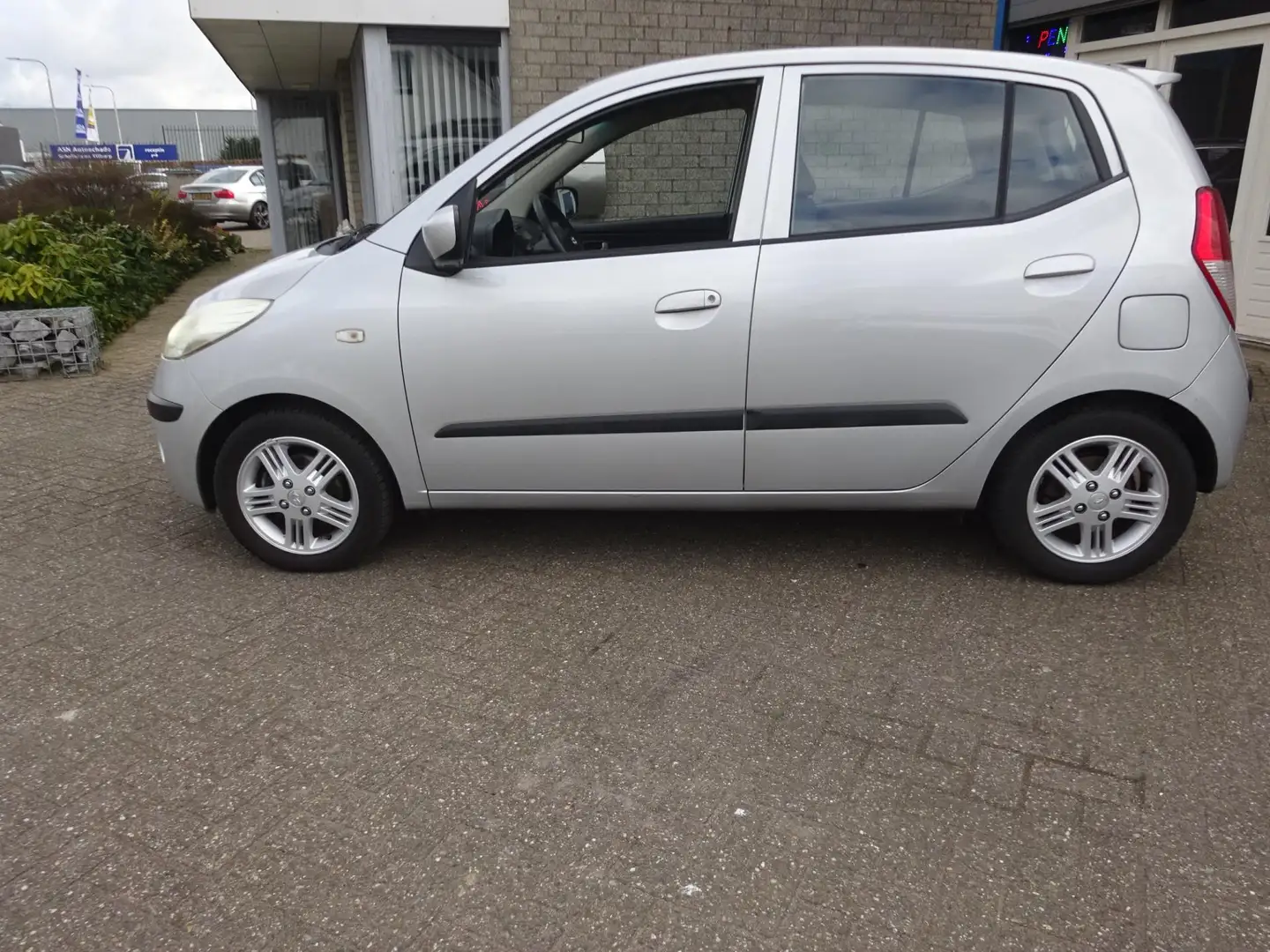 Hyundai i10 1.25i Dynamic Cool Grijs - 2