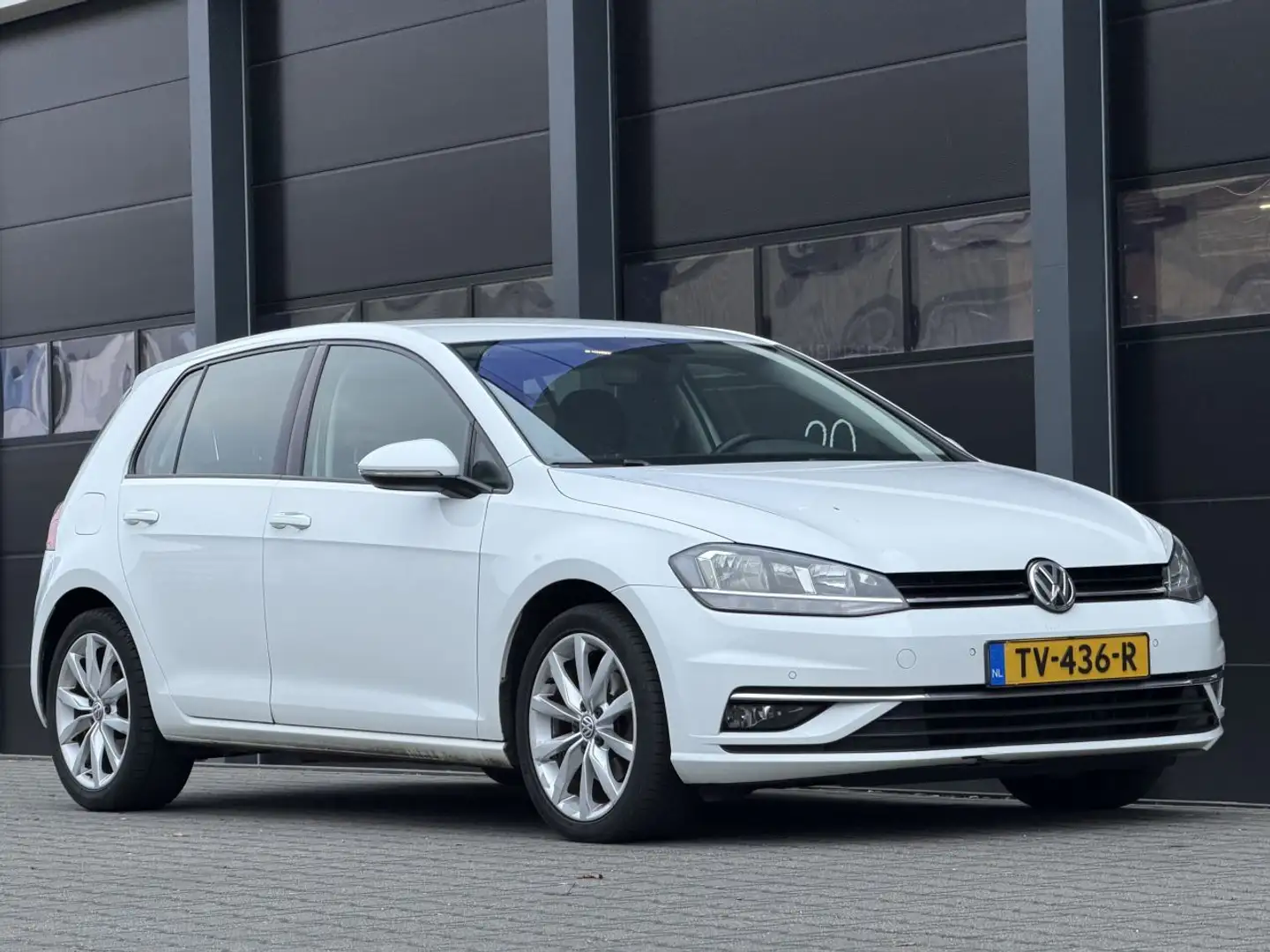 Volkswagen Golf 1.6 TDI Highline Virtual Cockpit Clima Weiß - 2