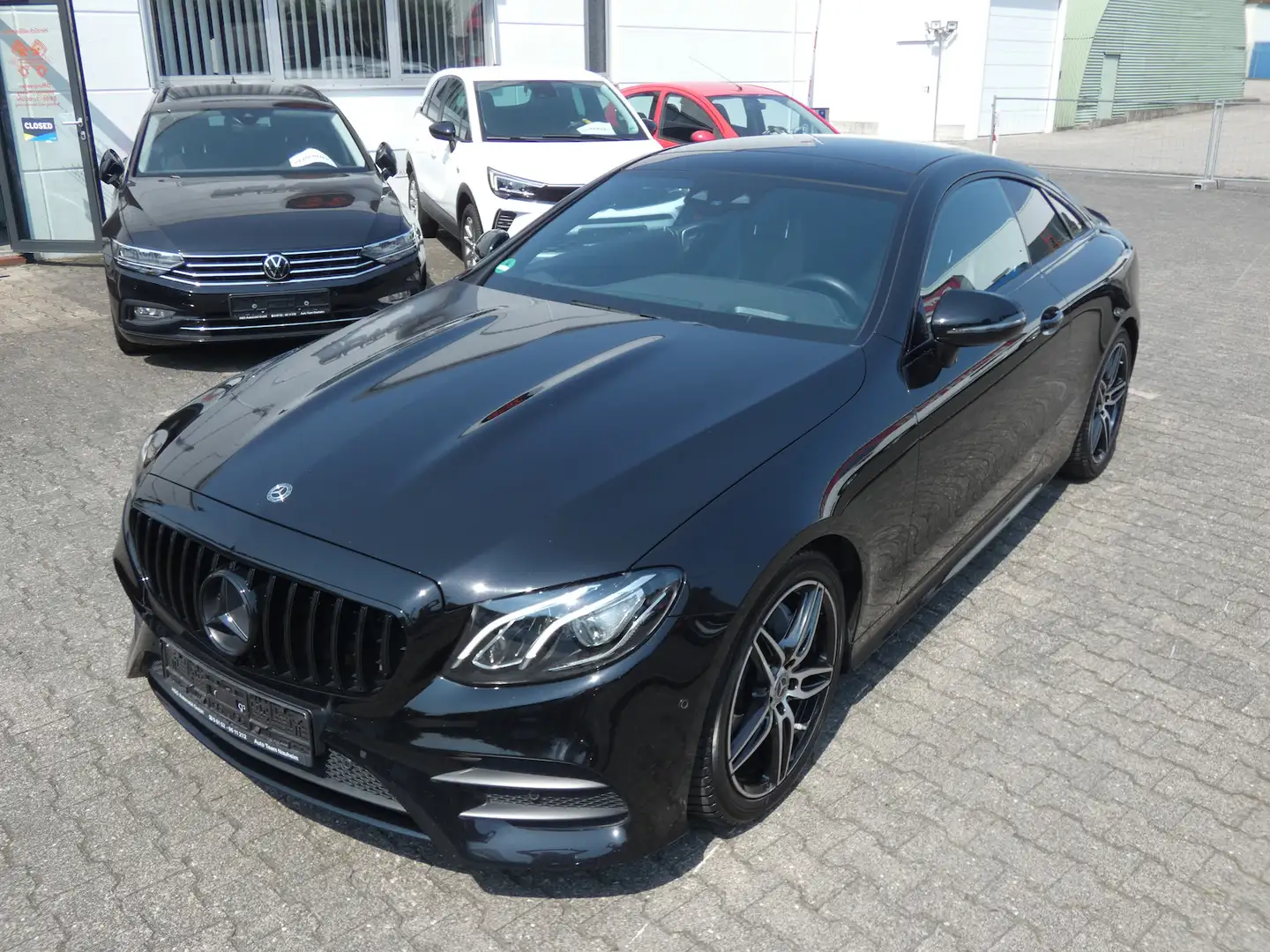 Mercedes-Benz E 200 AMG-Line Automatik *NAVI*BURMESTER*ALU* Schwarz - 2