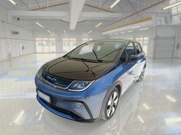 60.48 KWH DESIGN 5 PORTE BERLINA