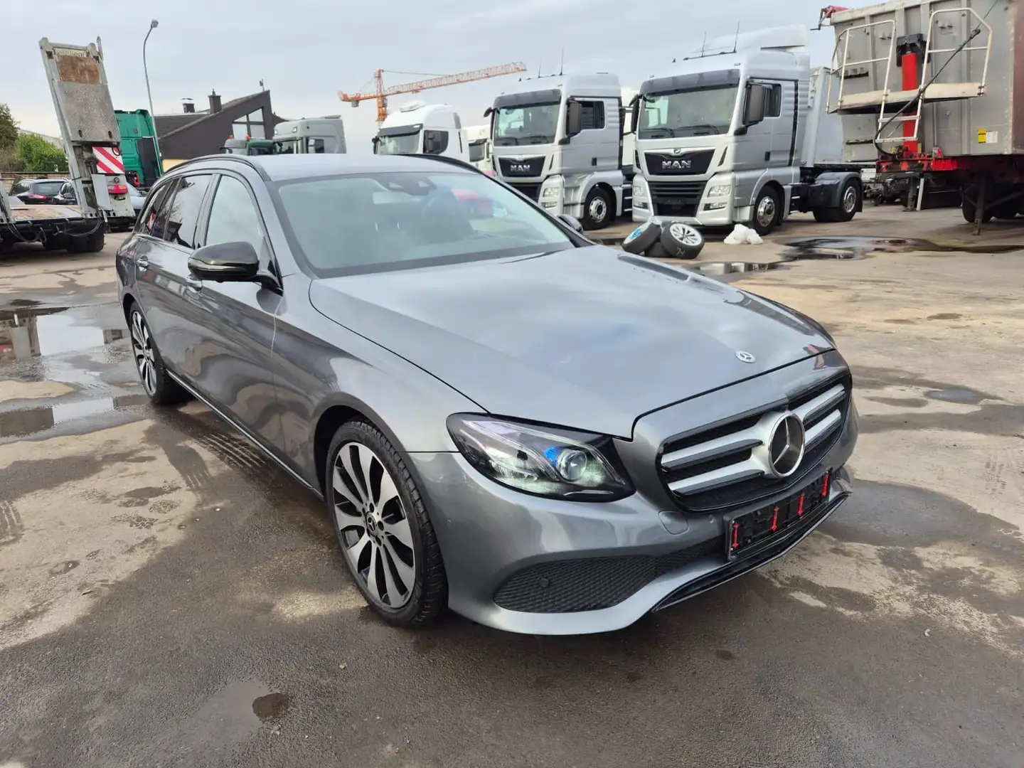 Mercedes-Benz E 350 E 350 4 Matic Avantgarde *360°/Multibeam/Memory Grau - 1