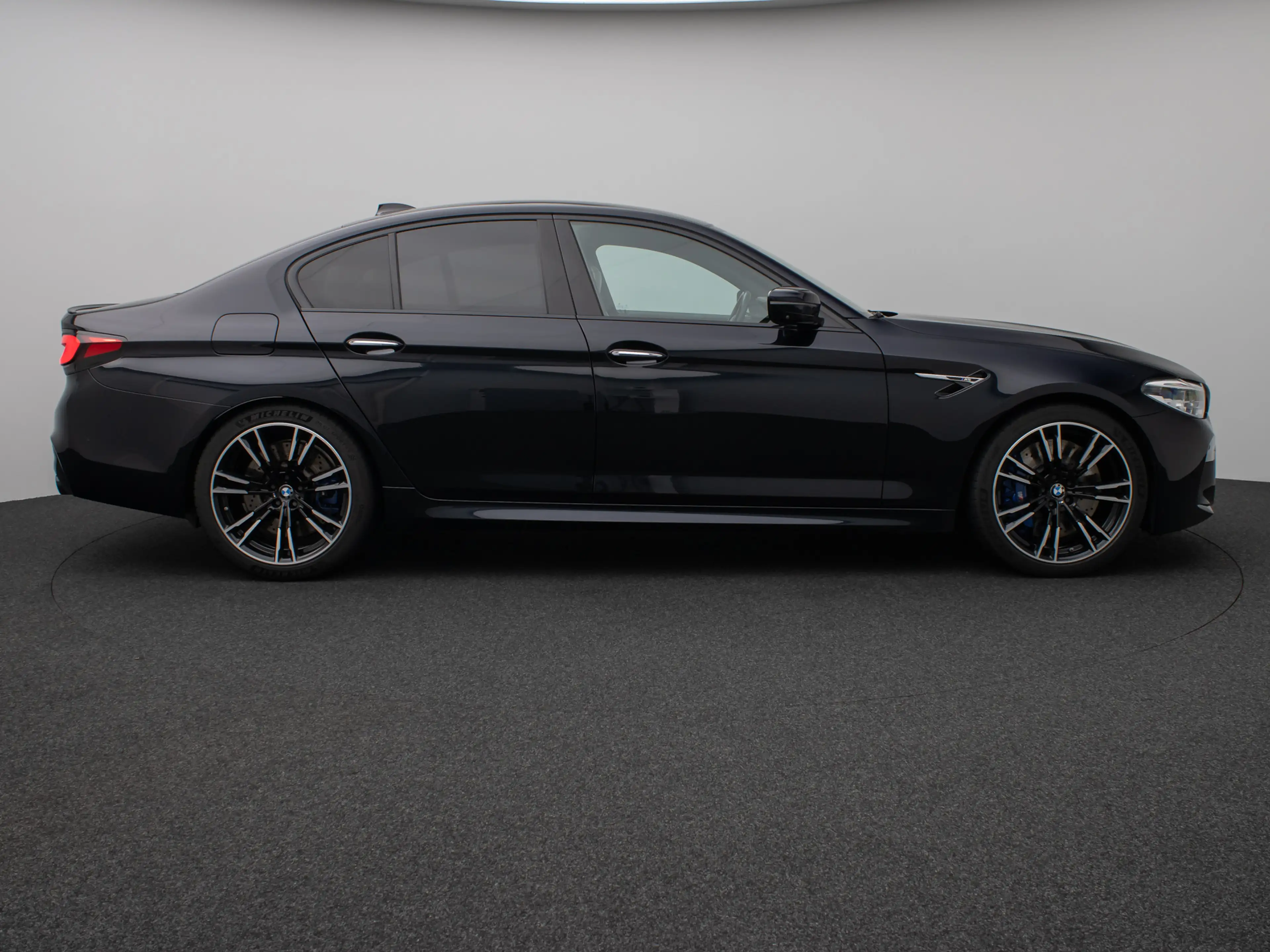 BMW M5 xD 360°HUD DAB B&W SoftCl Massage Komfort — photo 5