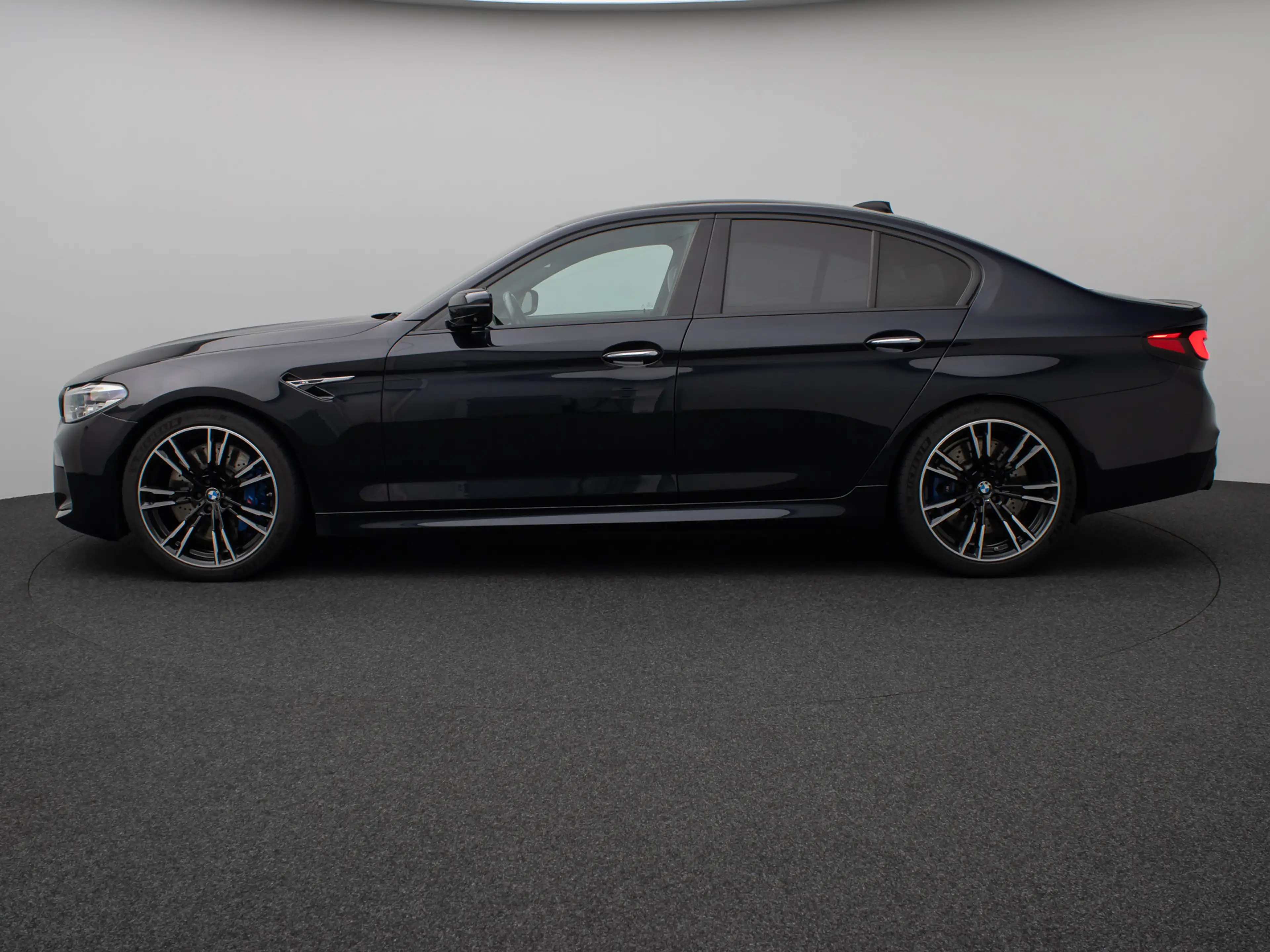 BMW M5 xD 360°HUD DAB B&W SoftCl Massage Komfort — photo 11