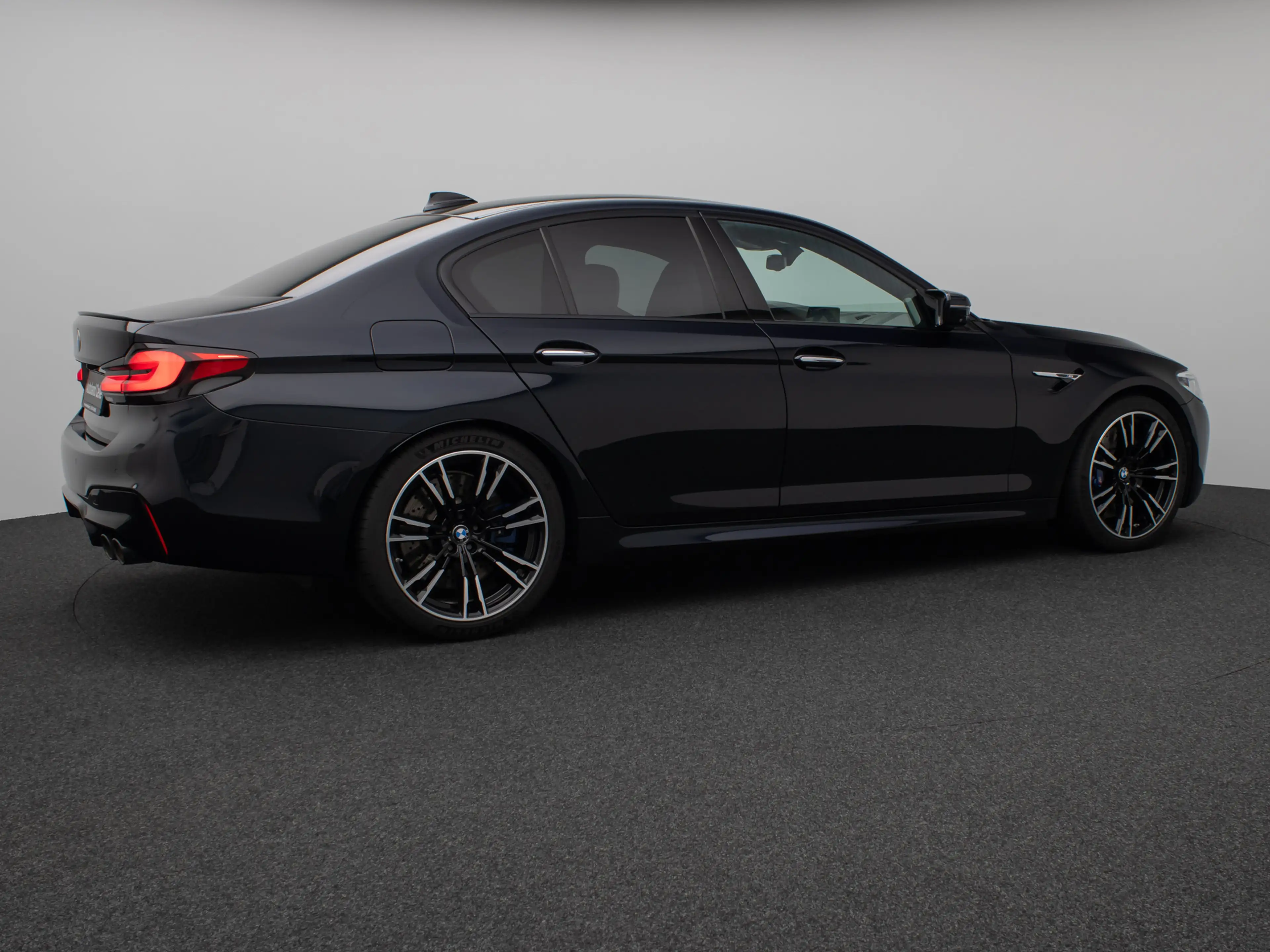 BMW M5 xD 360°HUD DAB B&W SoftCl Massage Komfort — photo 6
