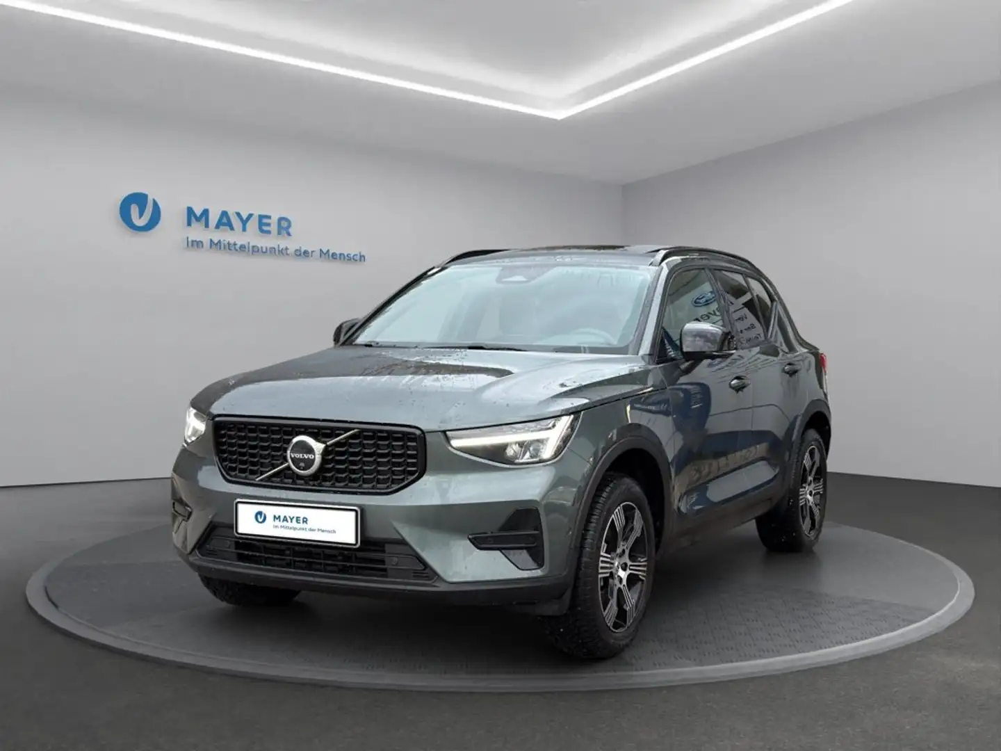 Volvo XC40 Ultra Dark B3 Mild Hybrid Grün - 1