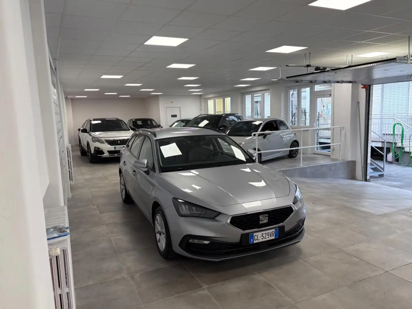 SEAT Leon eTSI 110 CV DSG Style HYBRID IVA ESPOSTA Grigio - 2