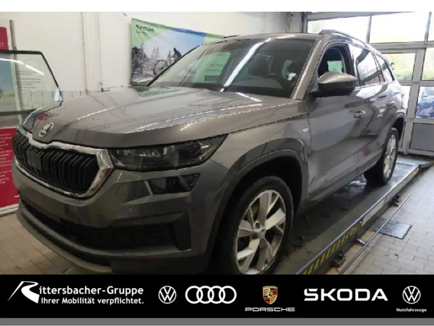 Skoda Kodiaq Tour 2.0 TDI DSG AHK Kamera Navi Grau - 1