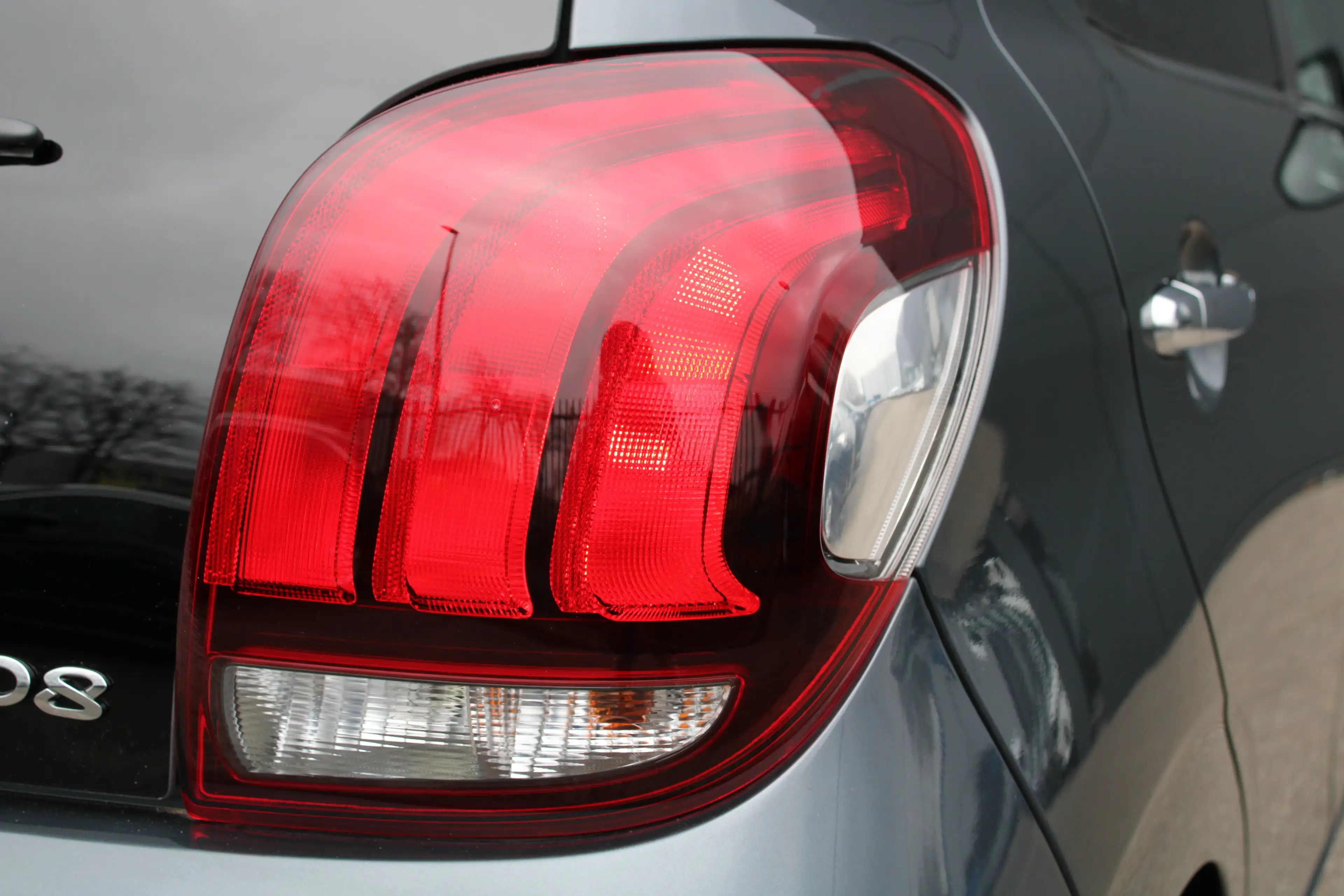 Peugeot 108 1.0 e-VTi Allure | Navi by app | Camera | Climate — photo 33