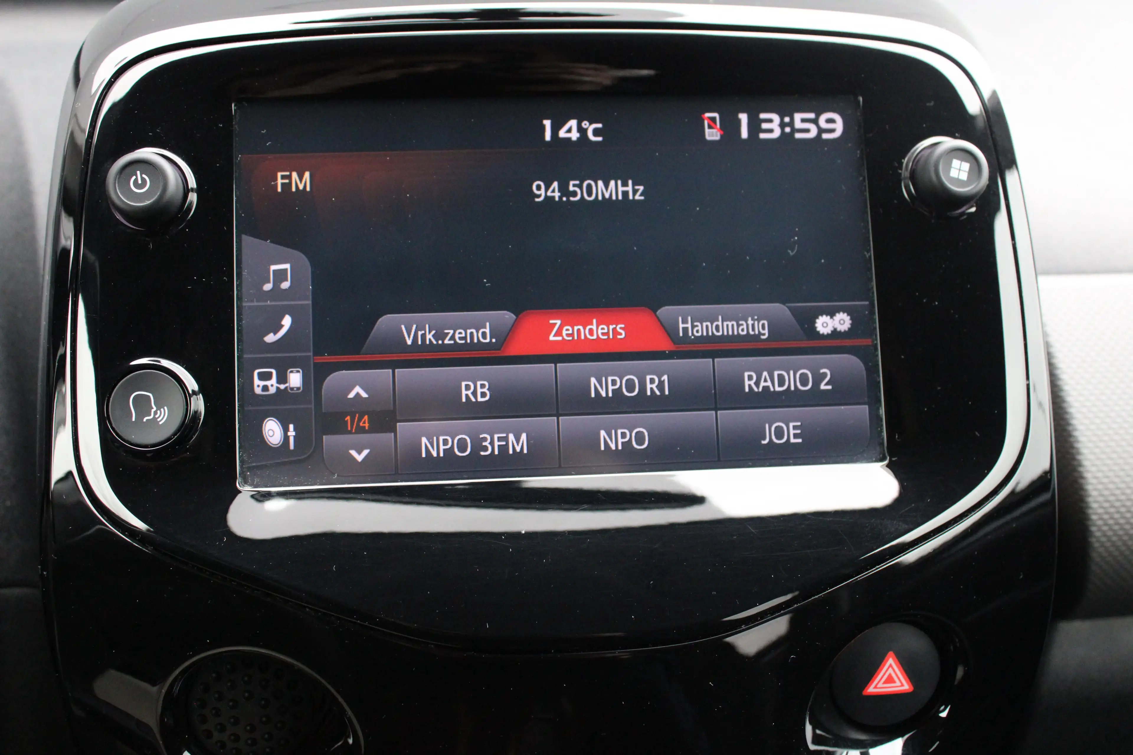 Peugeot 108 1.0 e-VTi Allure | Navi by app | Camera | Climate — photo 29