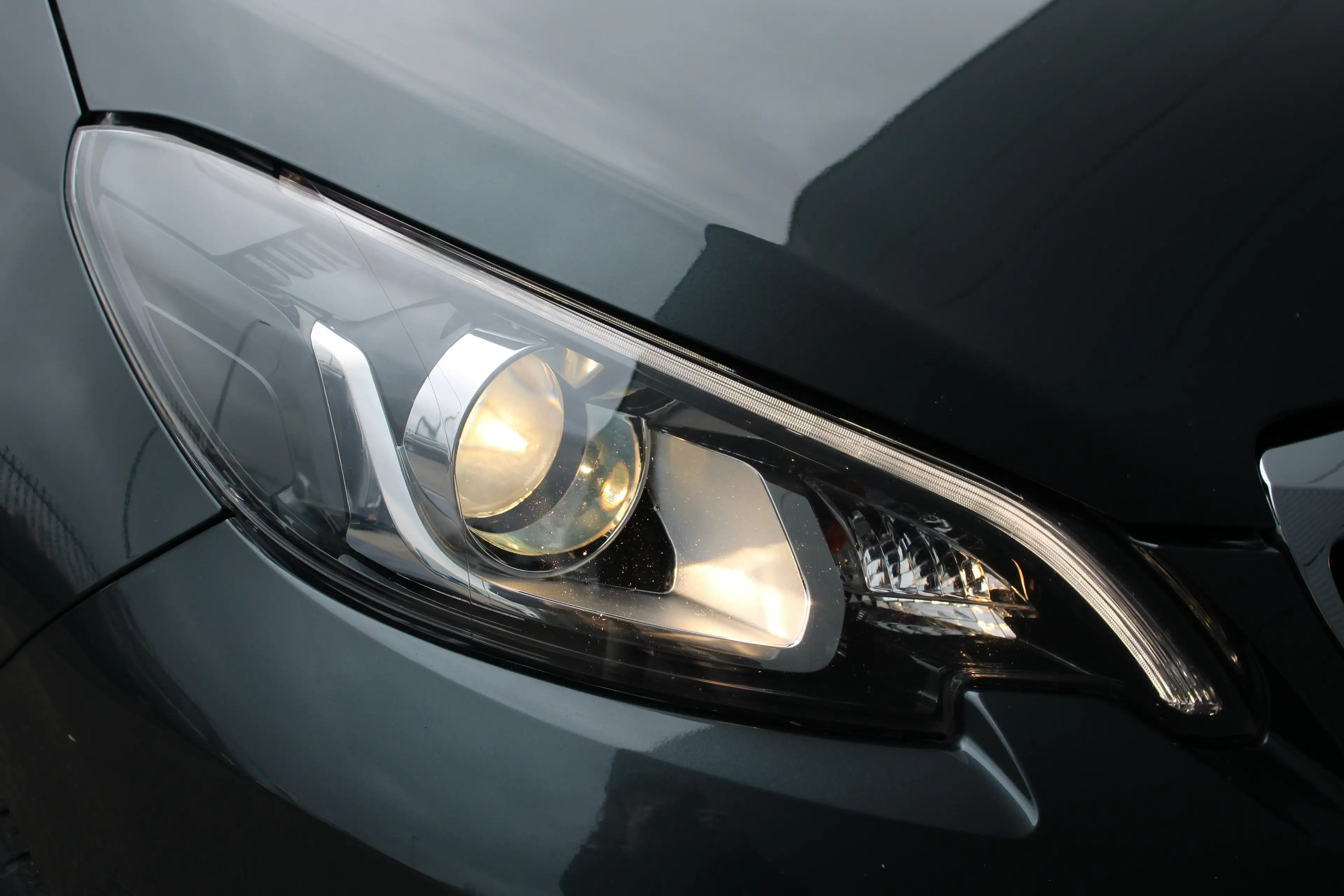 Peugeot 108 1.0 e-VTi Allure | Navi by app | Camera | Climate — photo 34