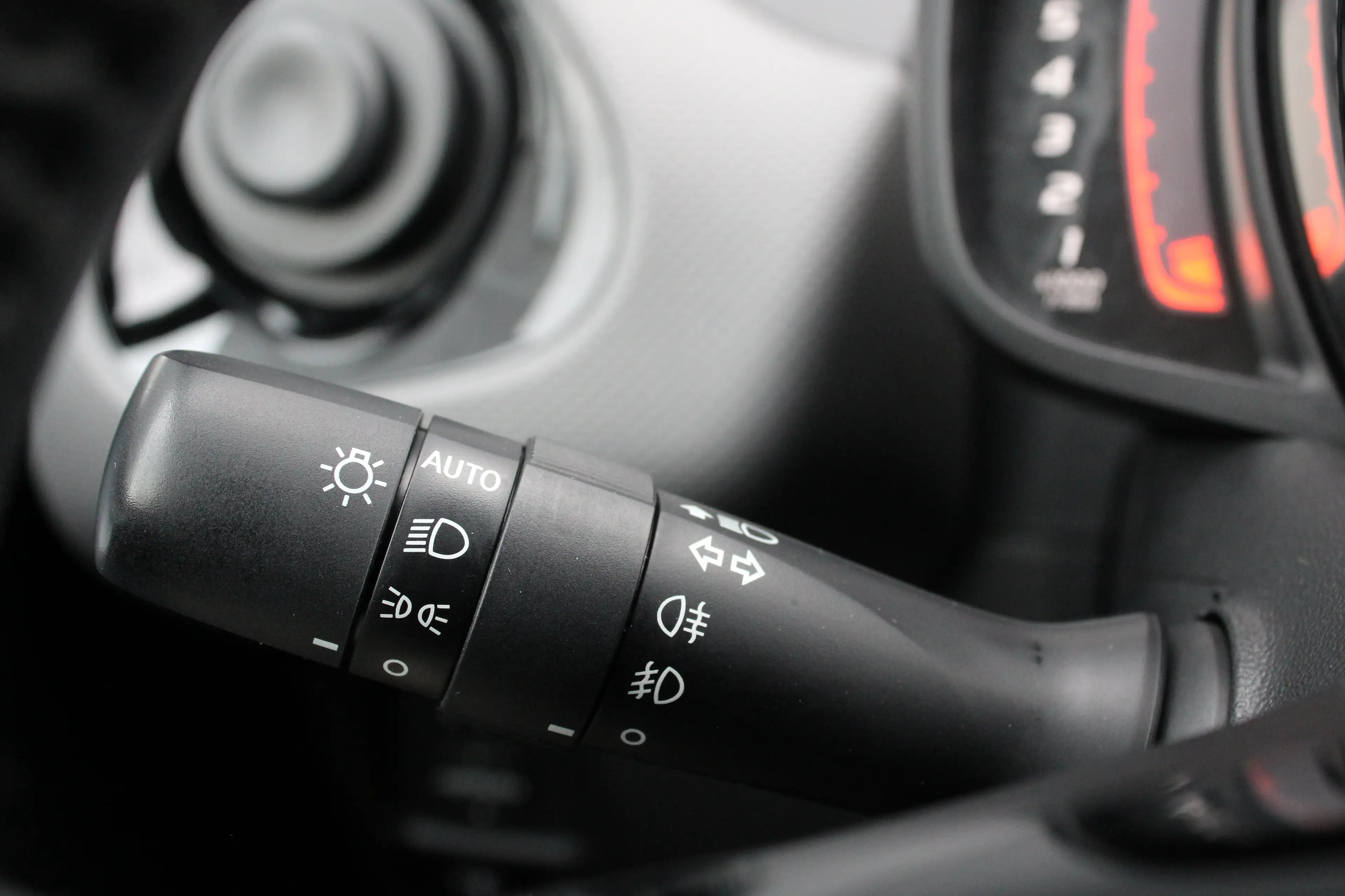 Peugeot 108 1.0 e-VTi Allure | Navi by app | Camera | Climate — photo 22