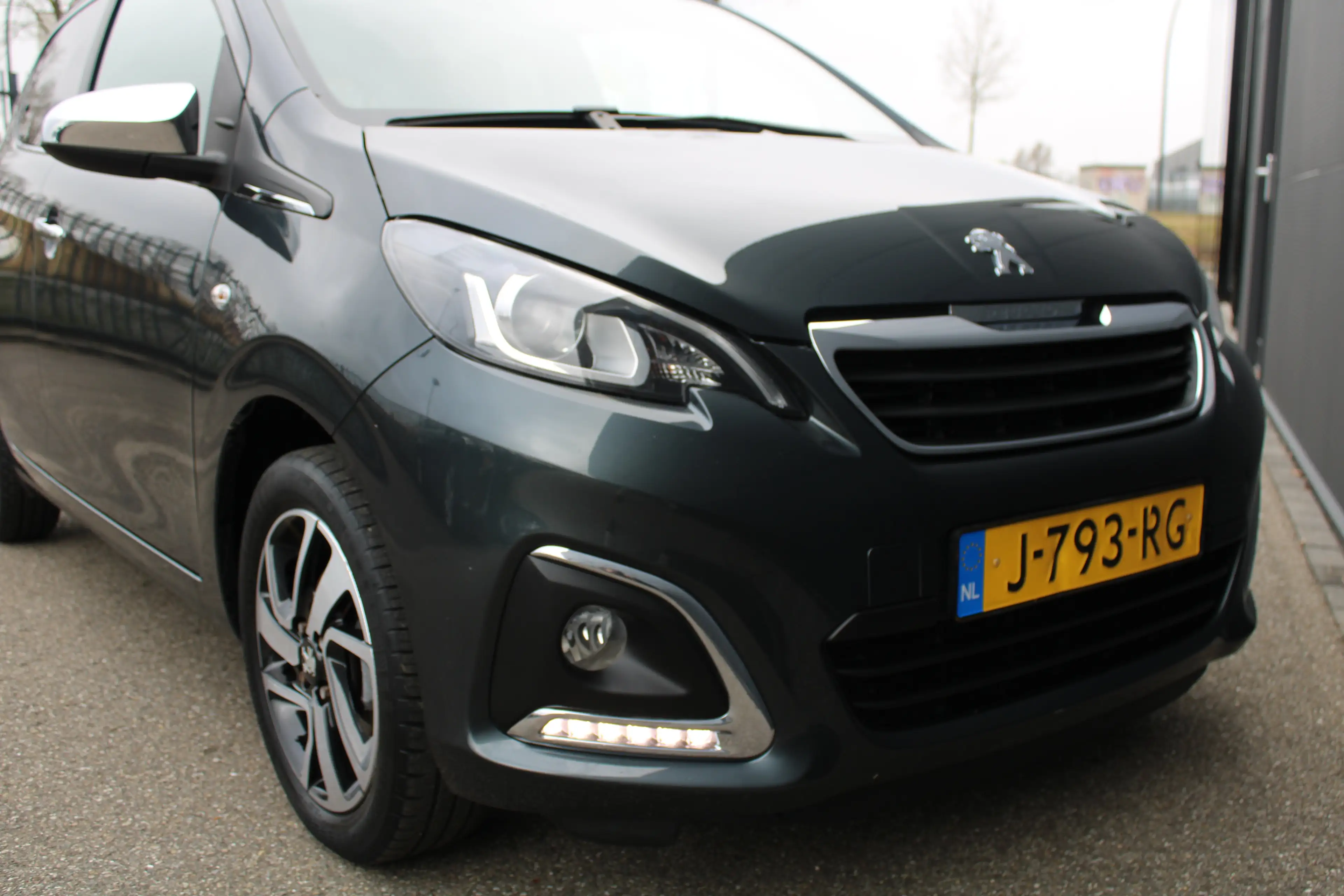 Peugeot 108 1.0 e-VTi Allure | Navi by app | Camera | Climate — photo 7