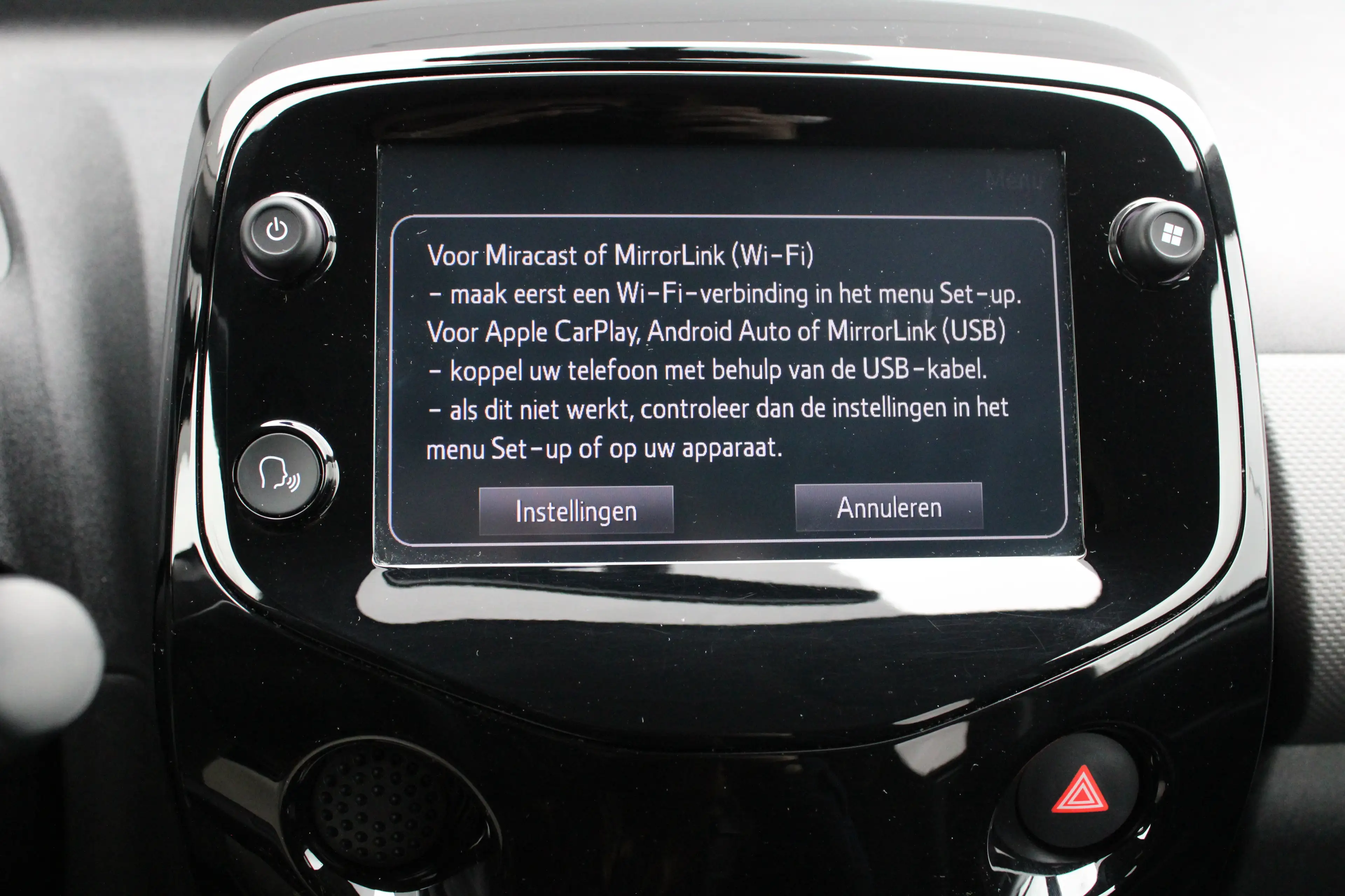 Peugeot 108 1.0 e-VTi Allure | Navi by app | Camera | Climate — photo 30