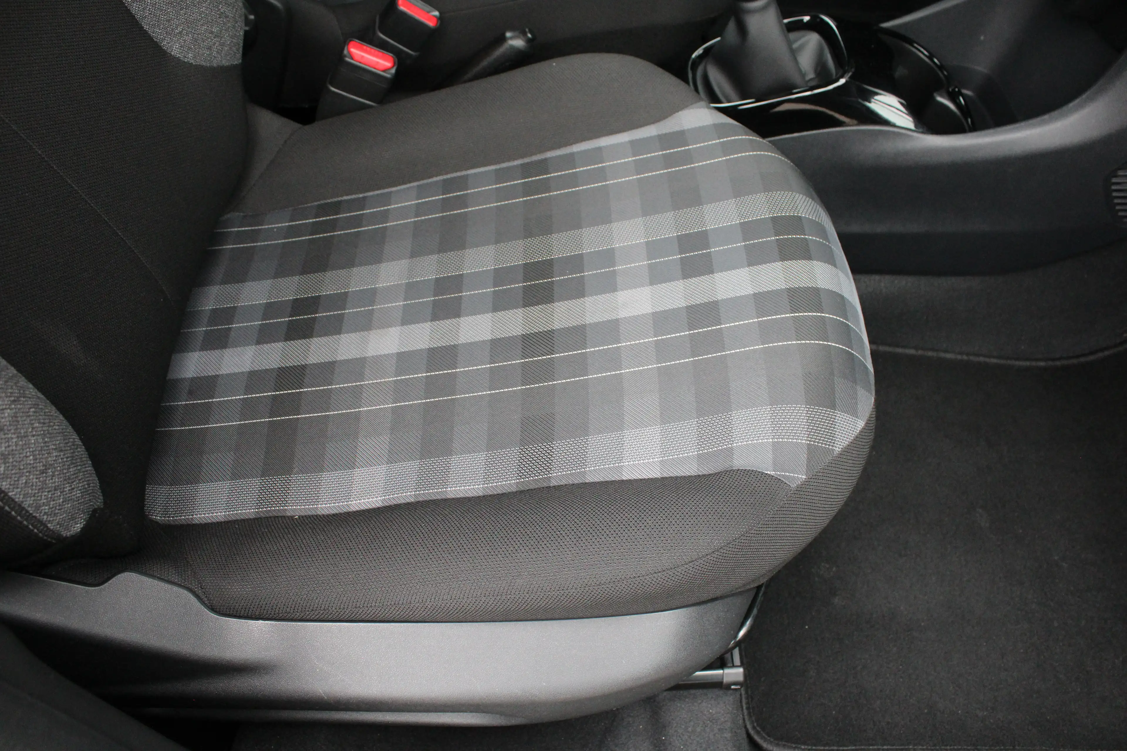 Peugeot 108 1.0 e-VTi Allure | Navi by app | Camera | Climate — photo 5