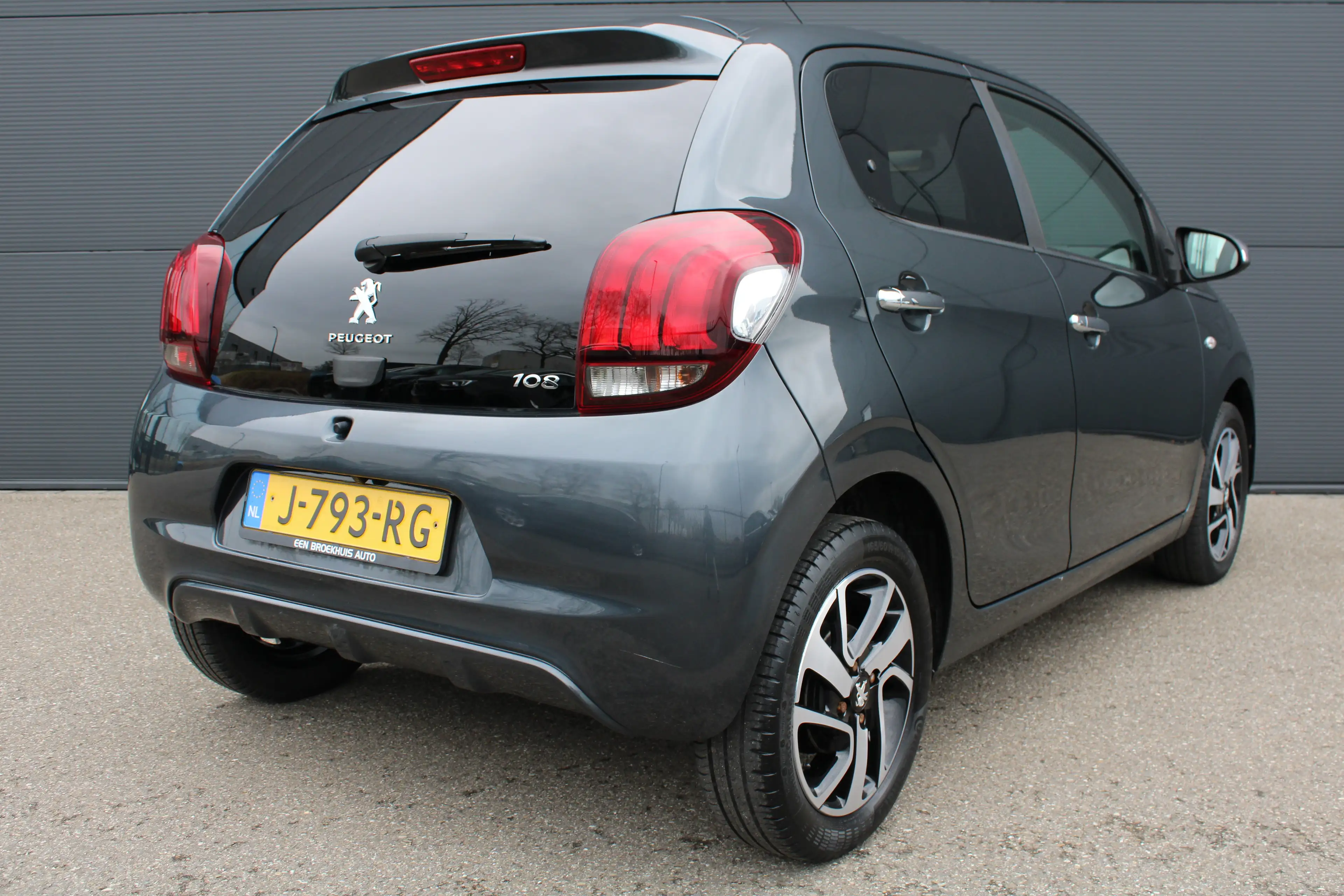 Peugeot 108 1.0 e-VTi Allure | Navi by app | Camera | Climate — photo 11