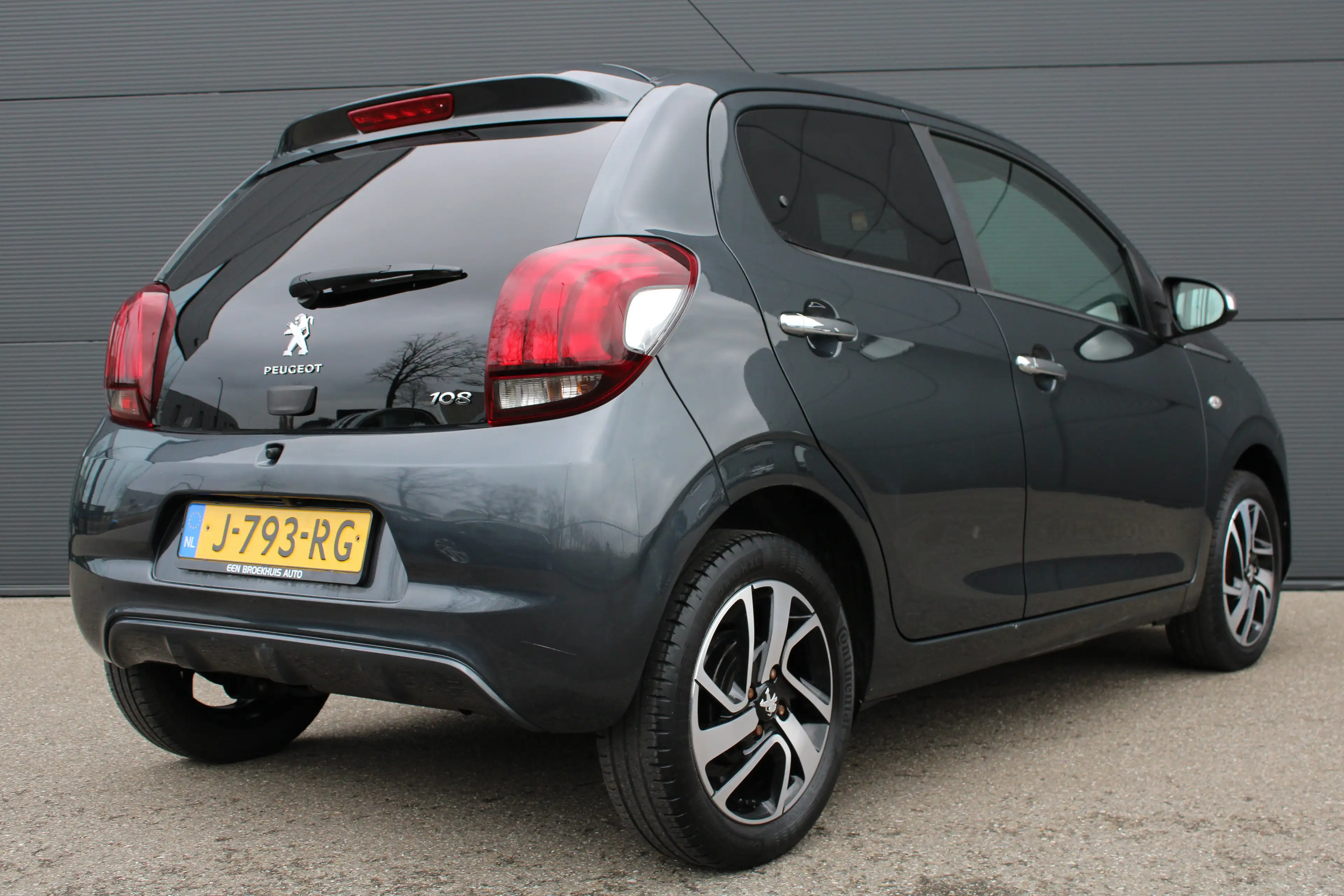 Peugeot 108 1.0 e-VTi Allure | Navi by app | Camera | Climate — photo 2