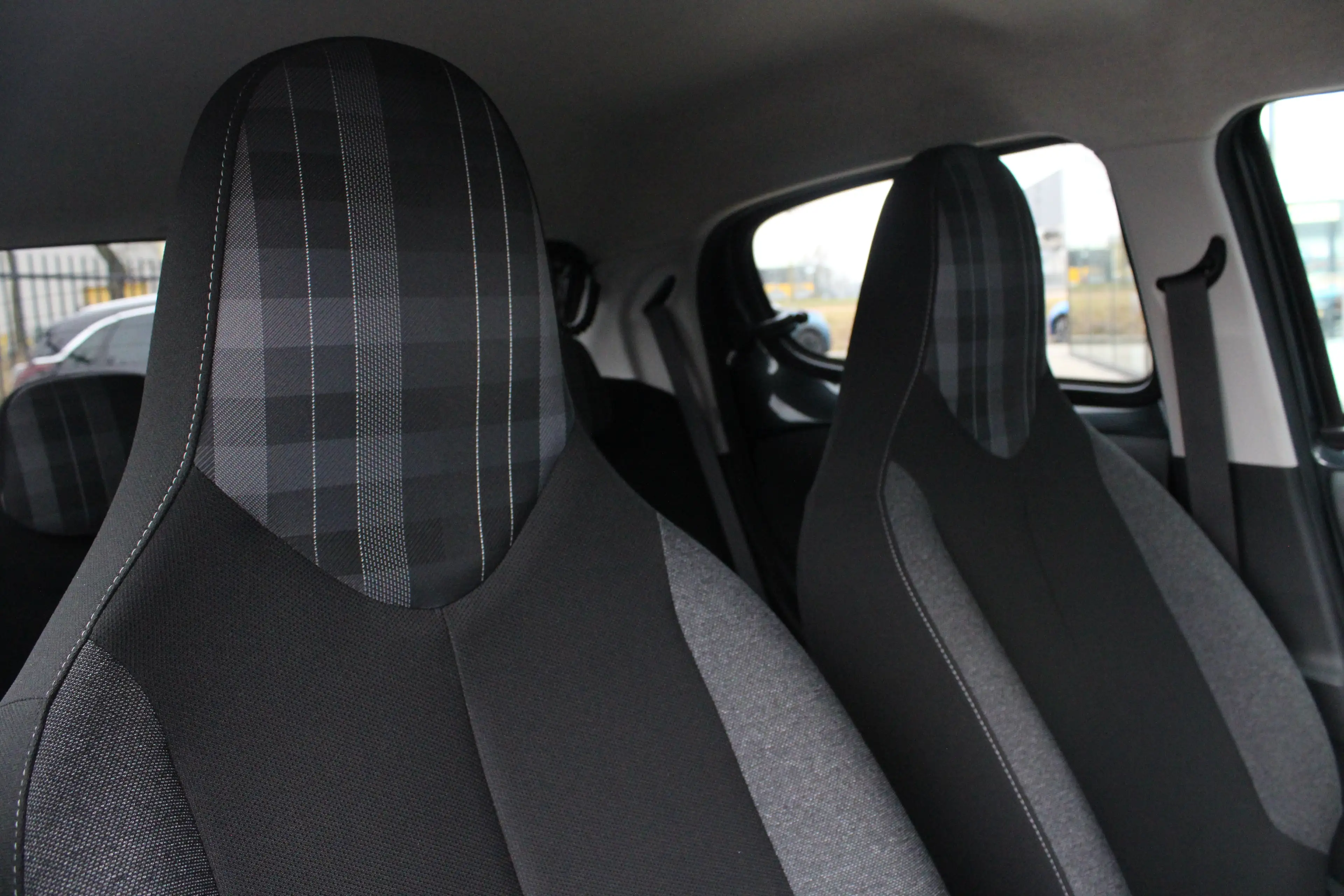 Peugeot 108 1.0 e-VTi Allure | Navi by app | Camera | Climate — photo 4