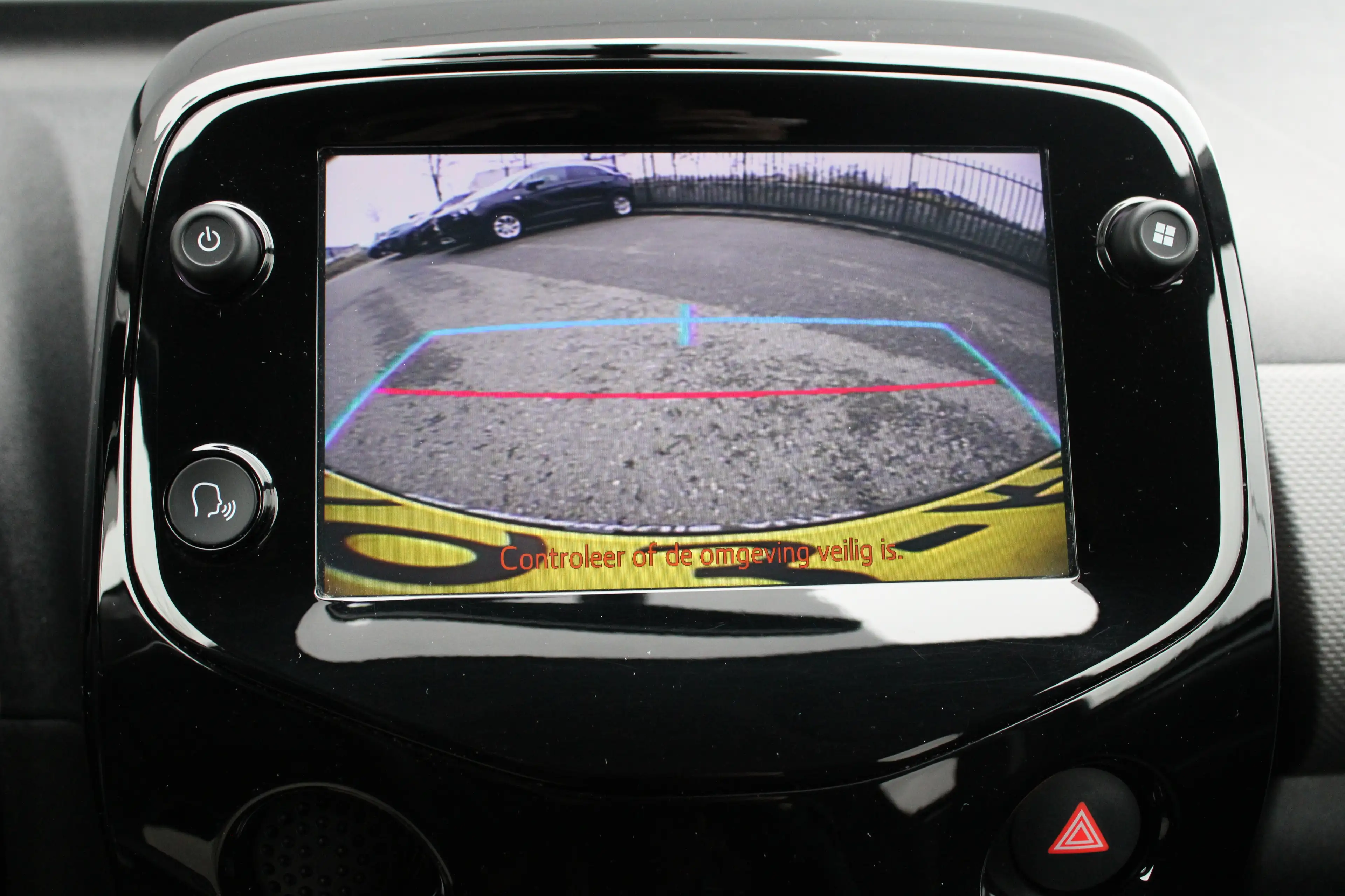 Peugeot 108 1.0 e-VTi Allure | Navi by app | Camera | Climate — photo 28