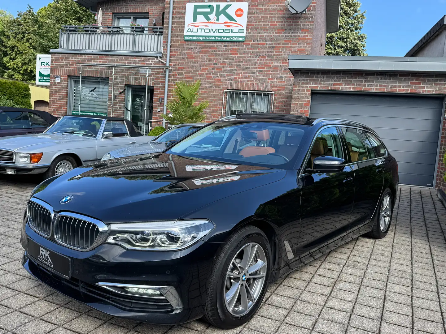 BMW 530 530d xDrive Touring Aut. Luxury Line Black - 1